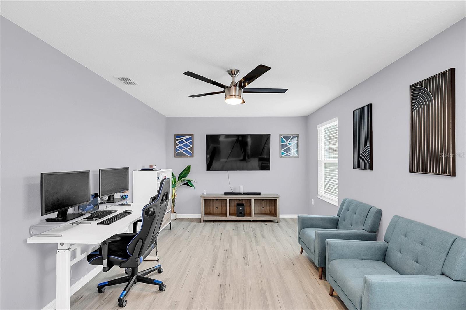 3081 LAKES CREST AVE