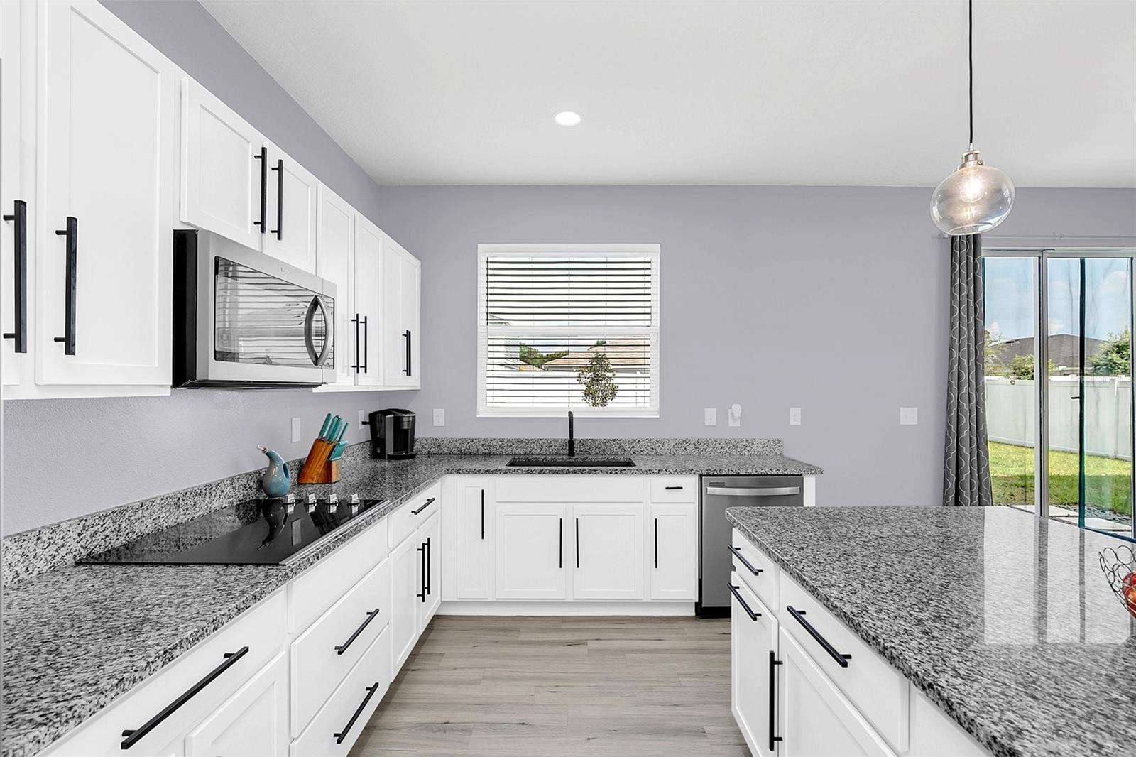 3081 LAKES CREST AVE