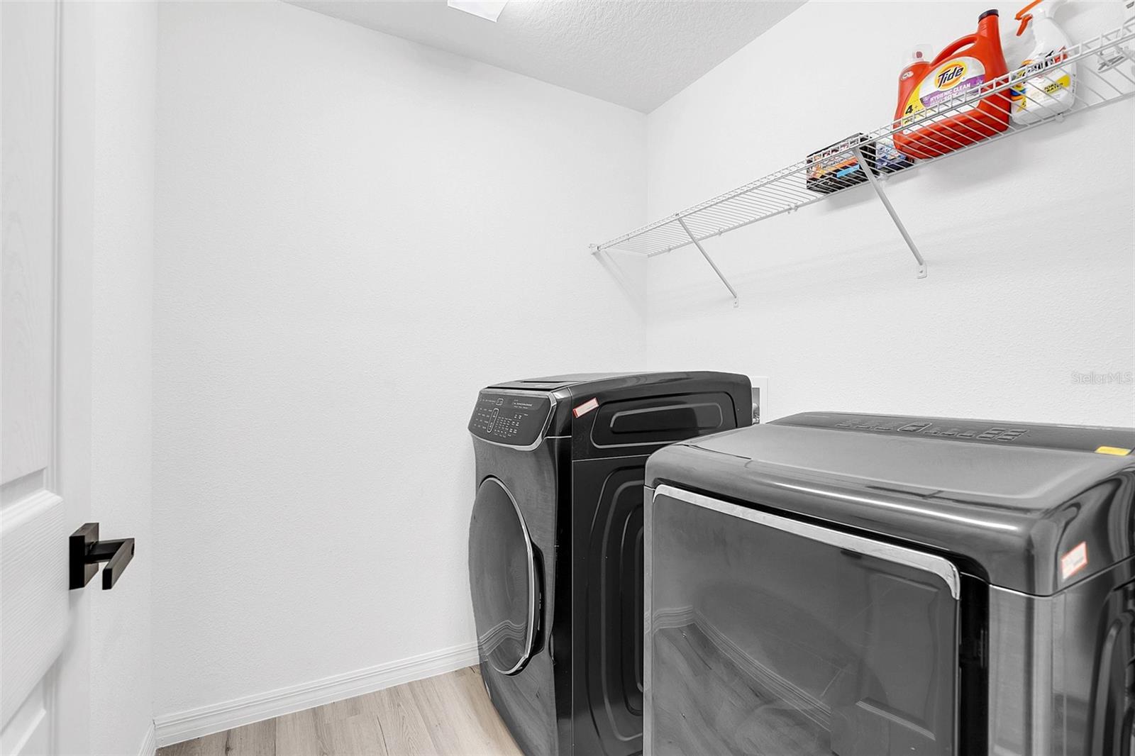 3081 LAKES CREST AVE