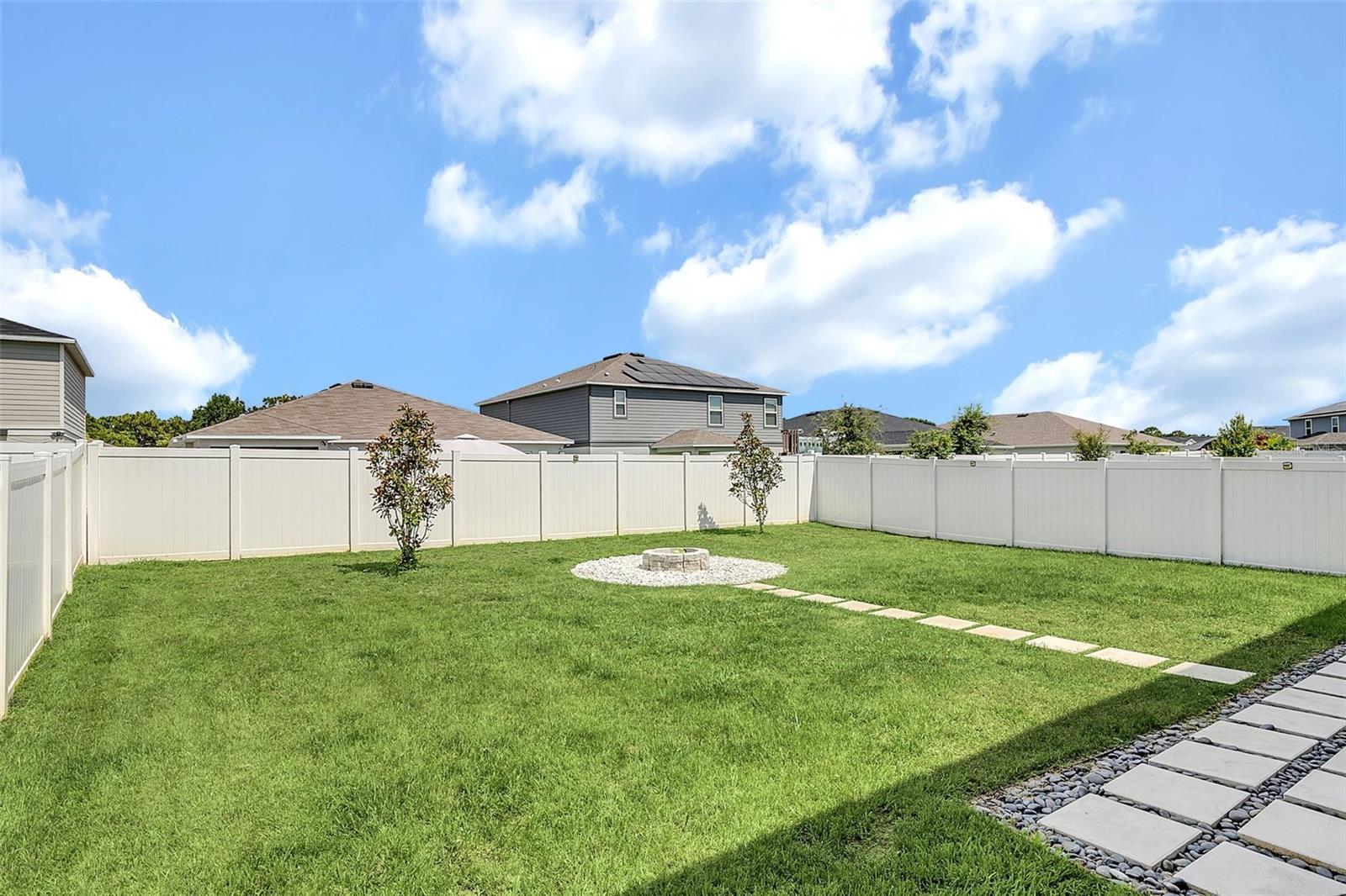 3081 LAKES CREST AVE