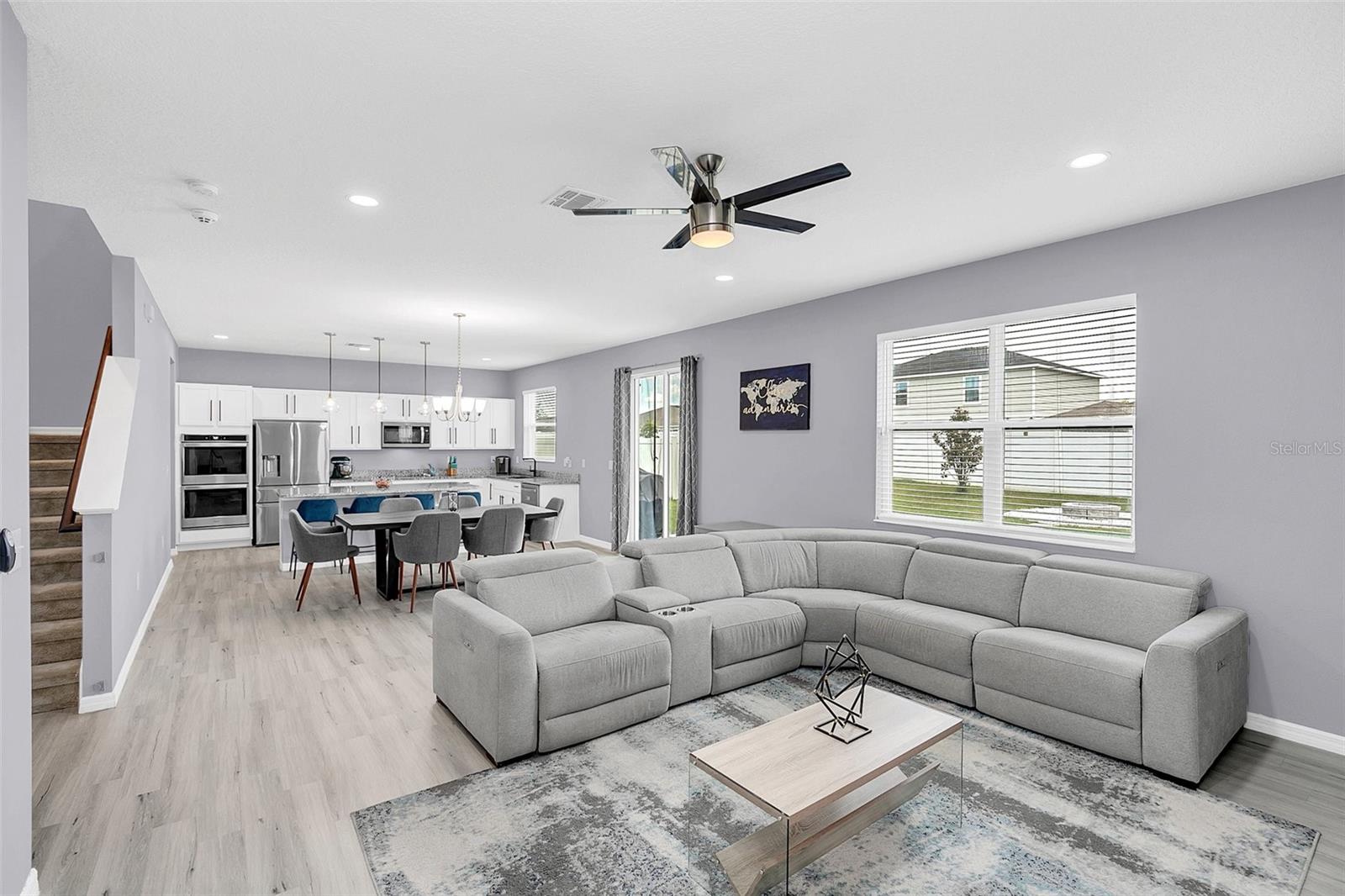 3081 LAKES CREST AVE