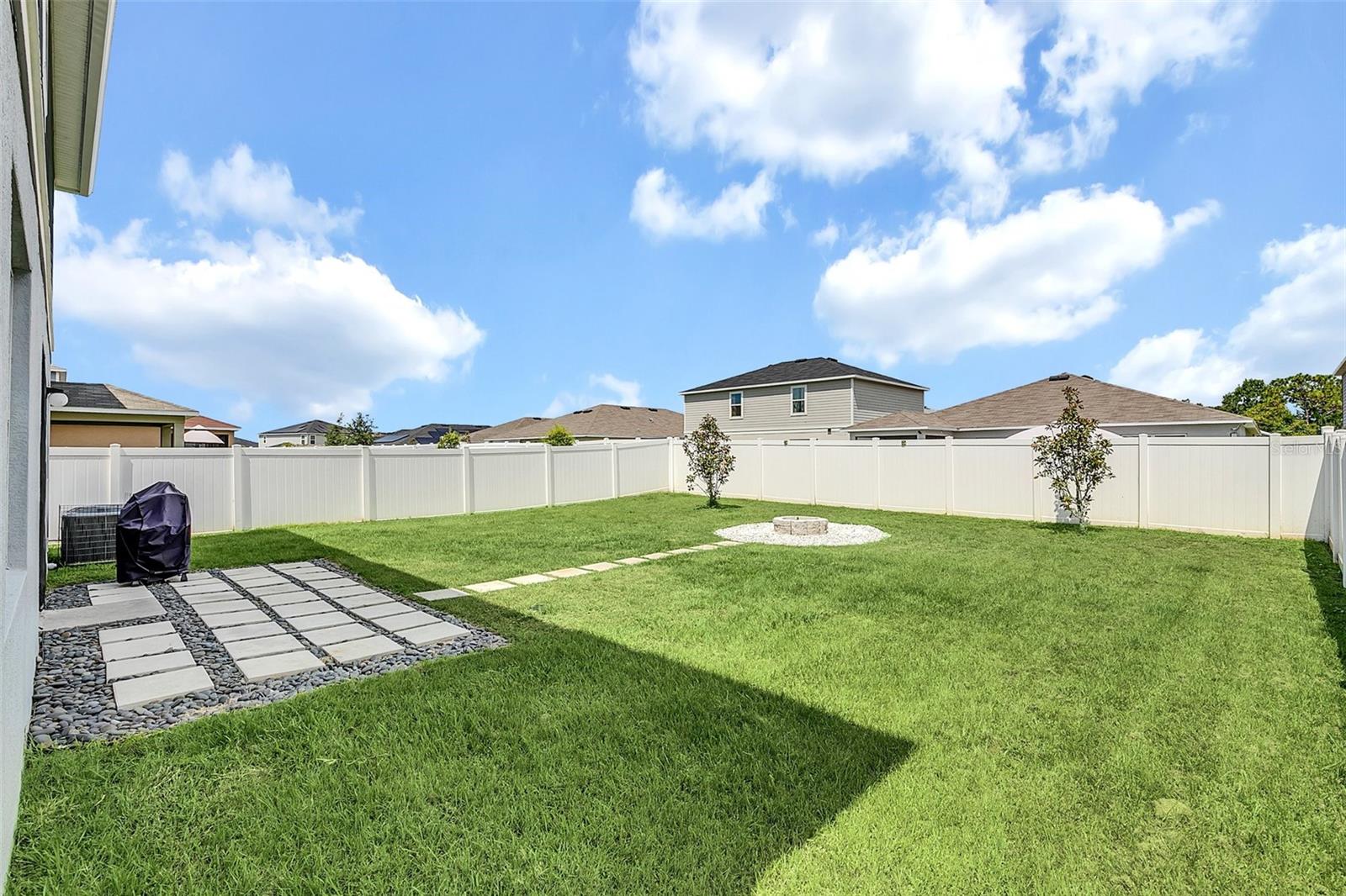 3081 LAKES CREST AVE