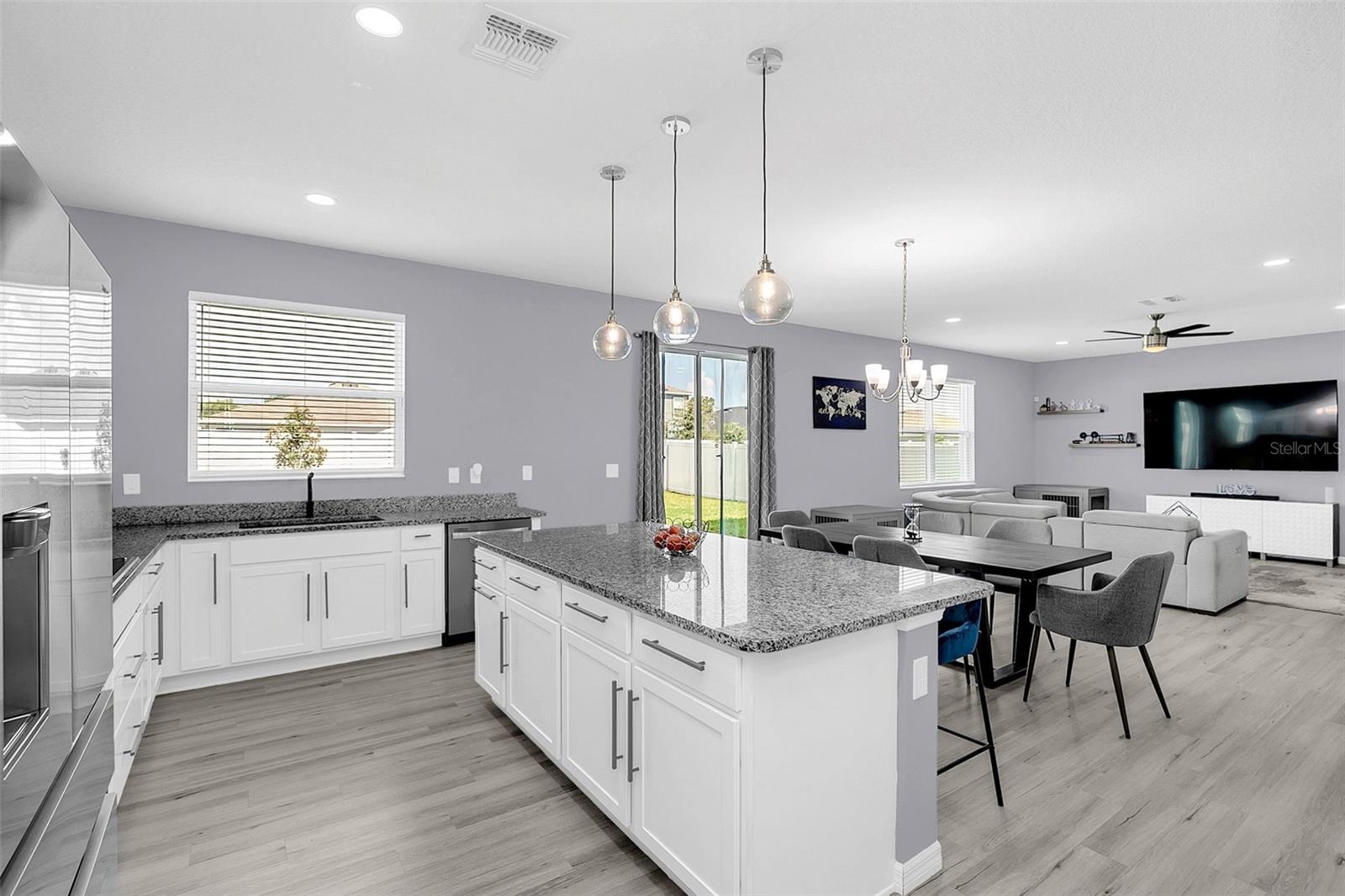 3081 LAKES CREST AVE