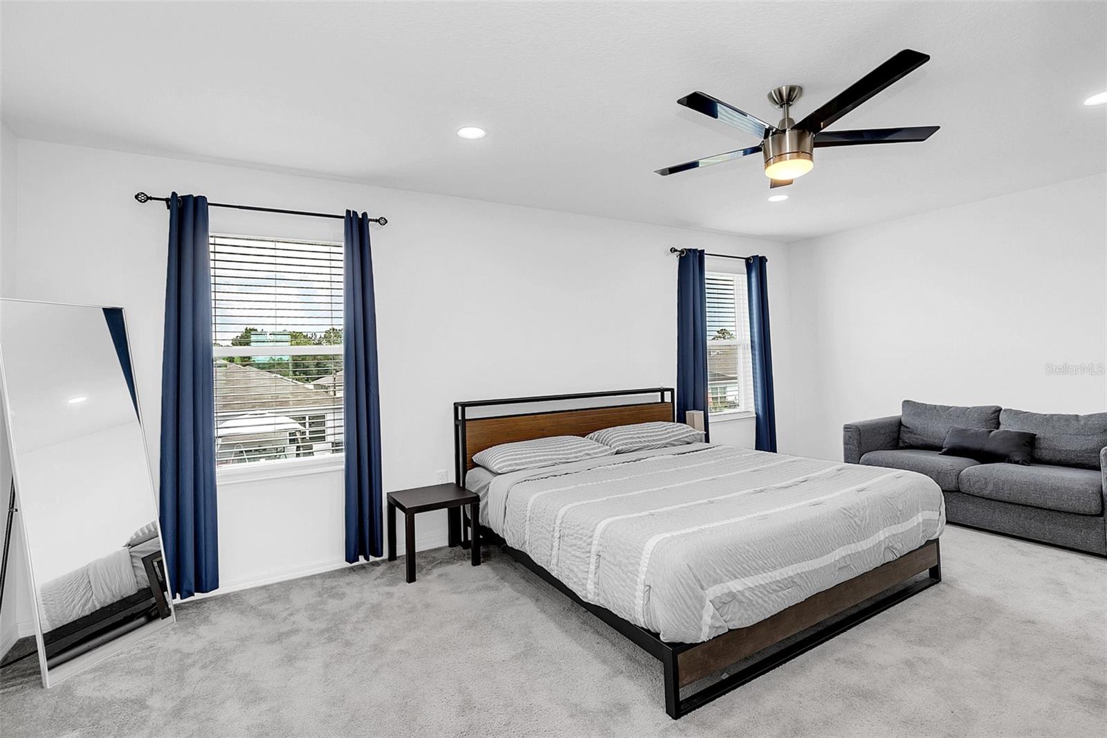 3081 LAKES CREST AVE