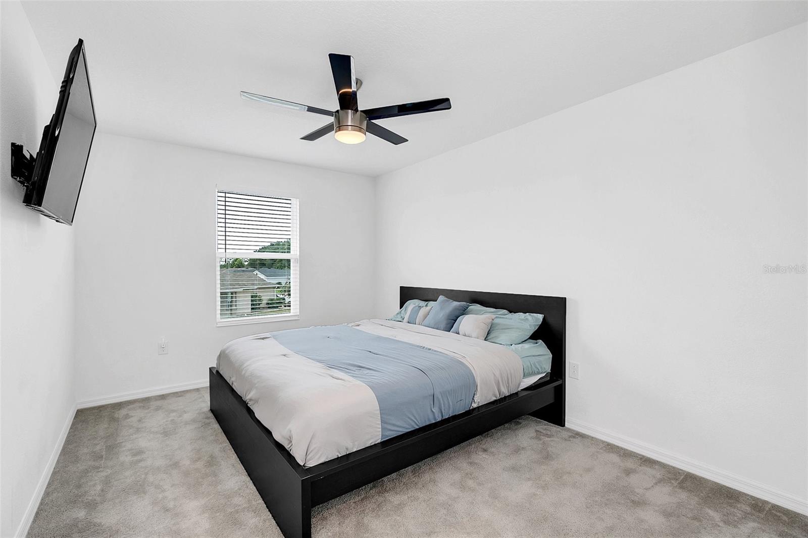 3081 LAKES CREST AVE