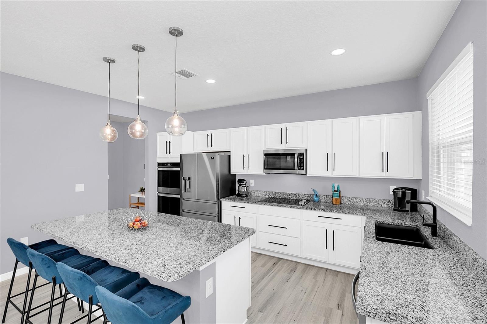 3081 LAKES CREST AVE