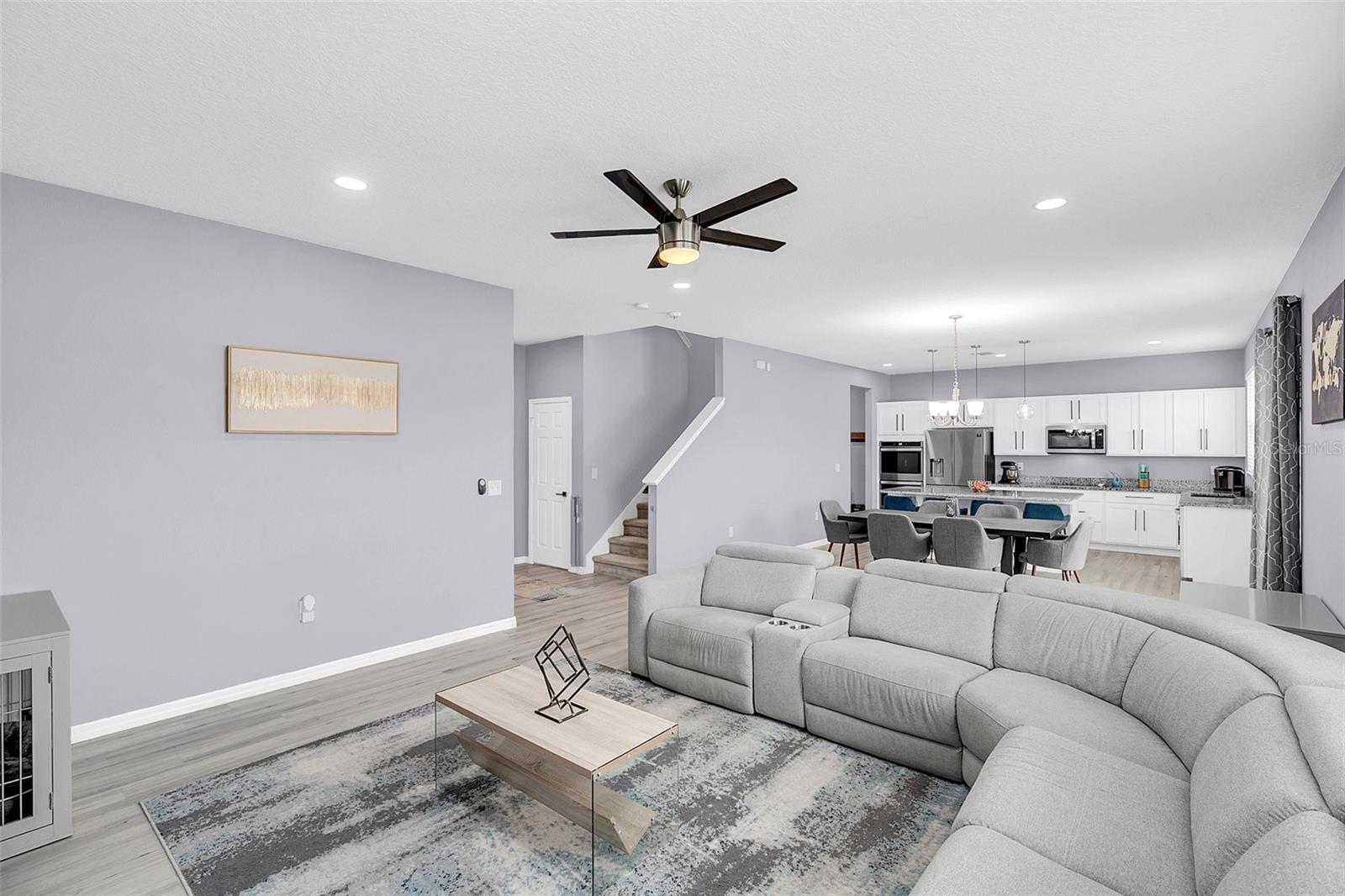 3081 LAKES CREST AVE