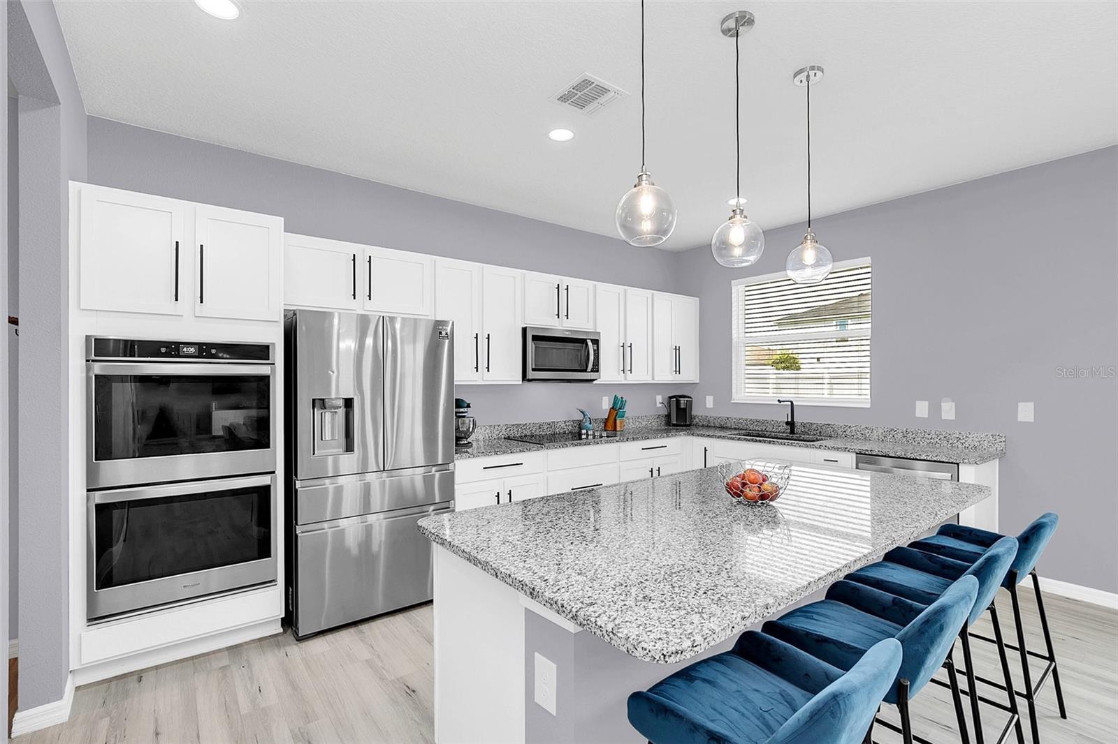 3081 LAKES CREST AVE