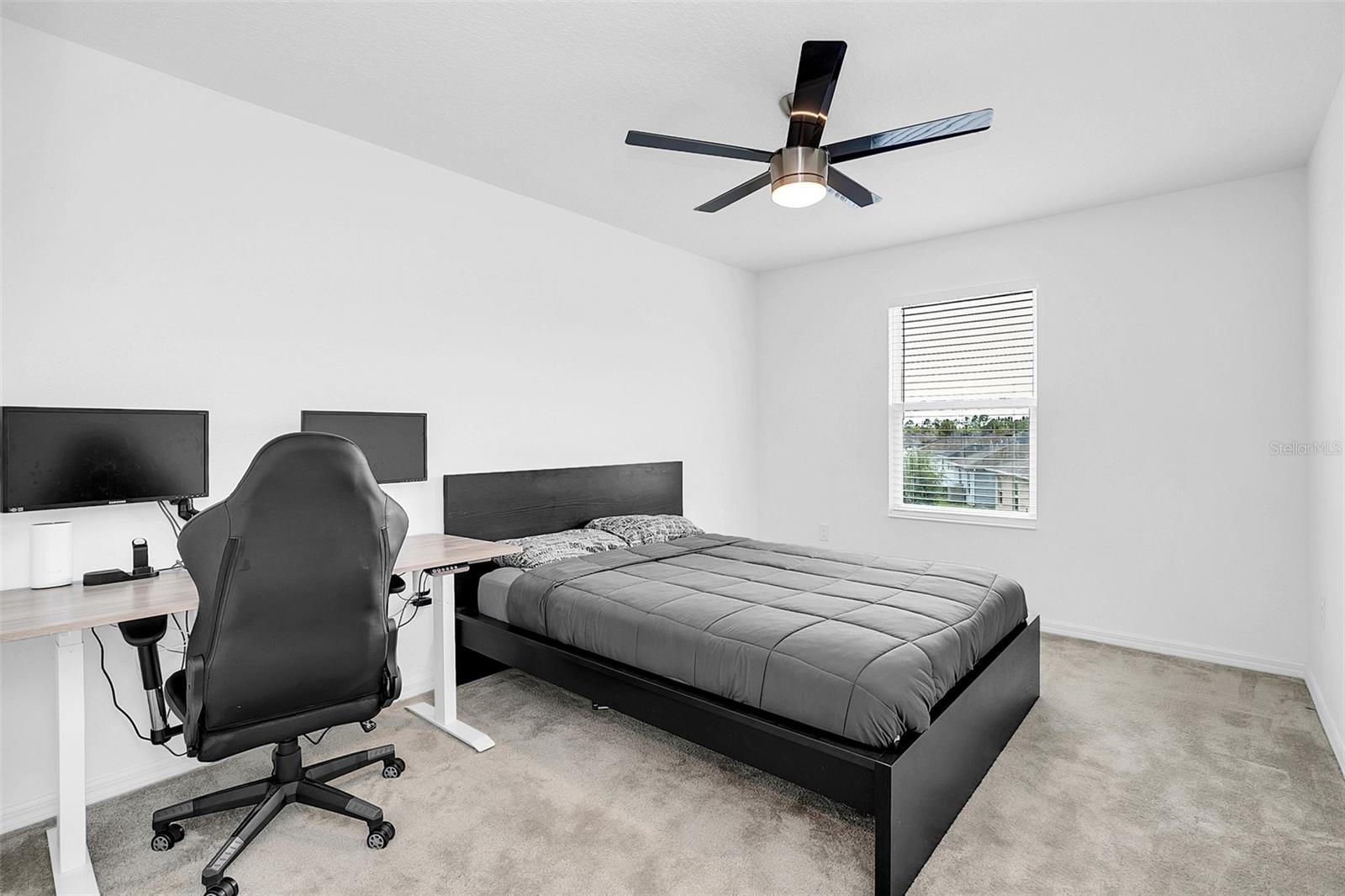 3081 LAKES CREST AVE