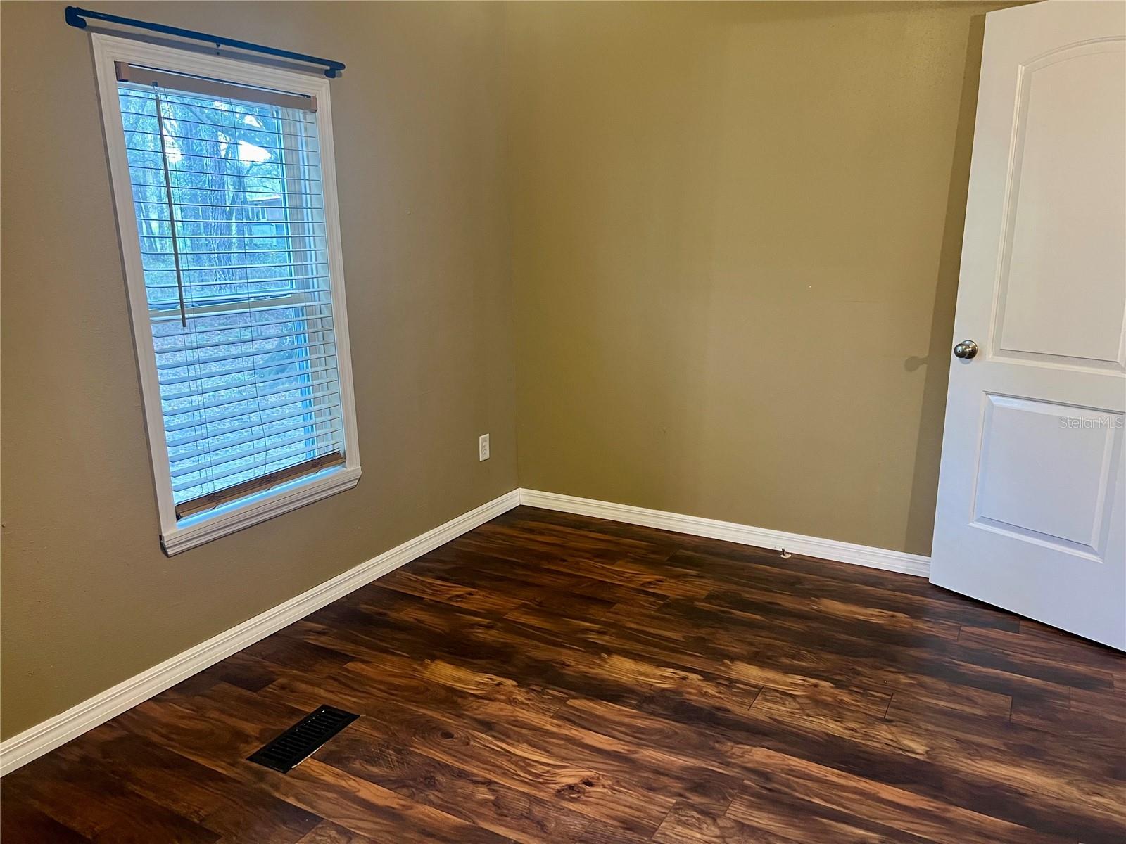 12601 COUNTRYLAND DR