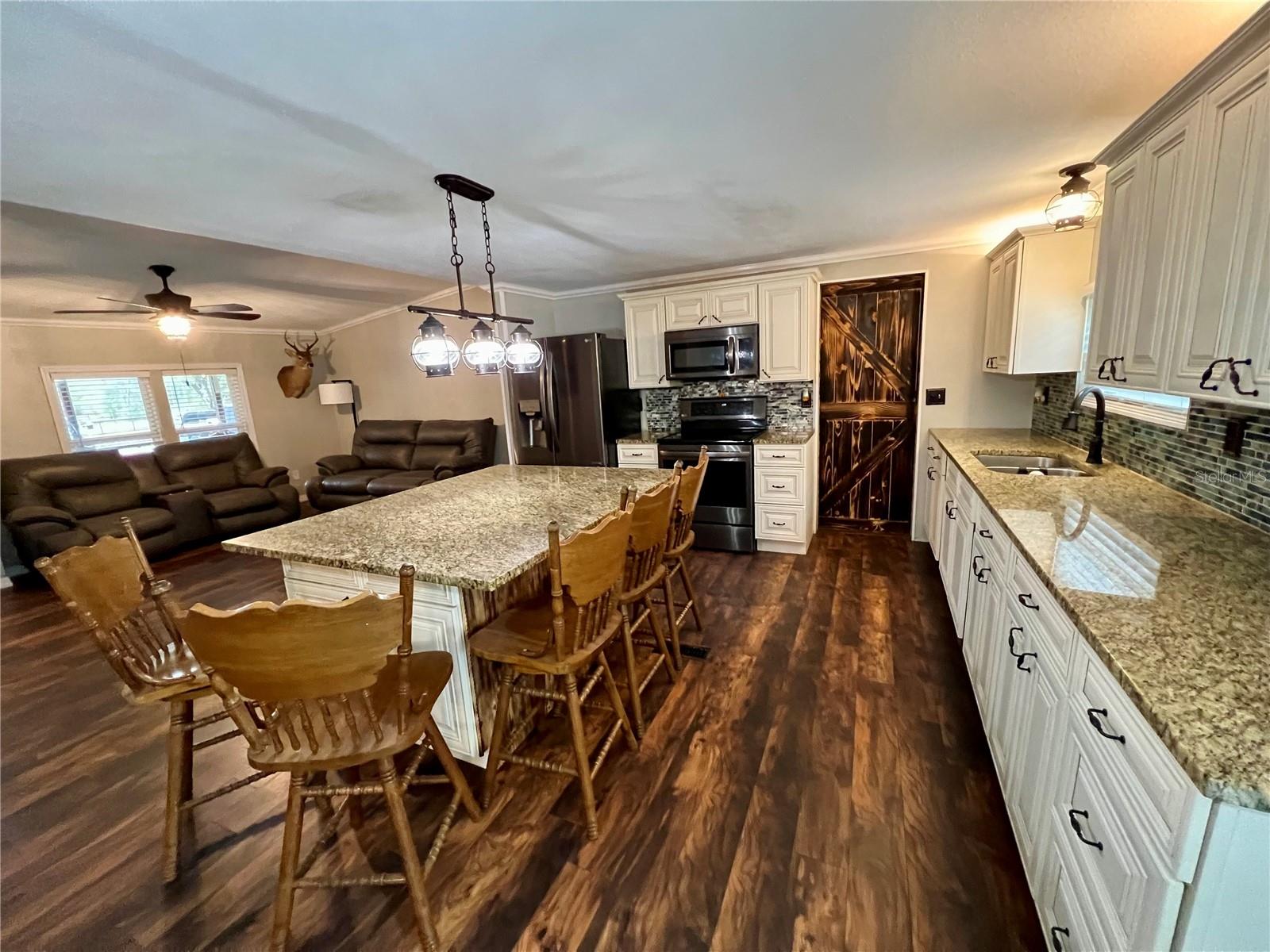 12601 COUNTRYLAND DR