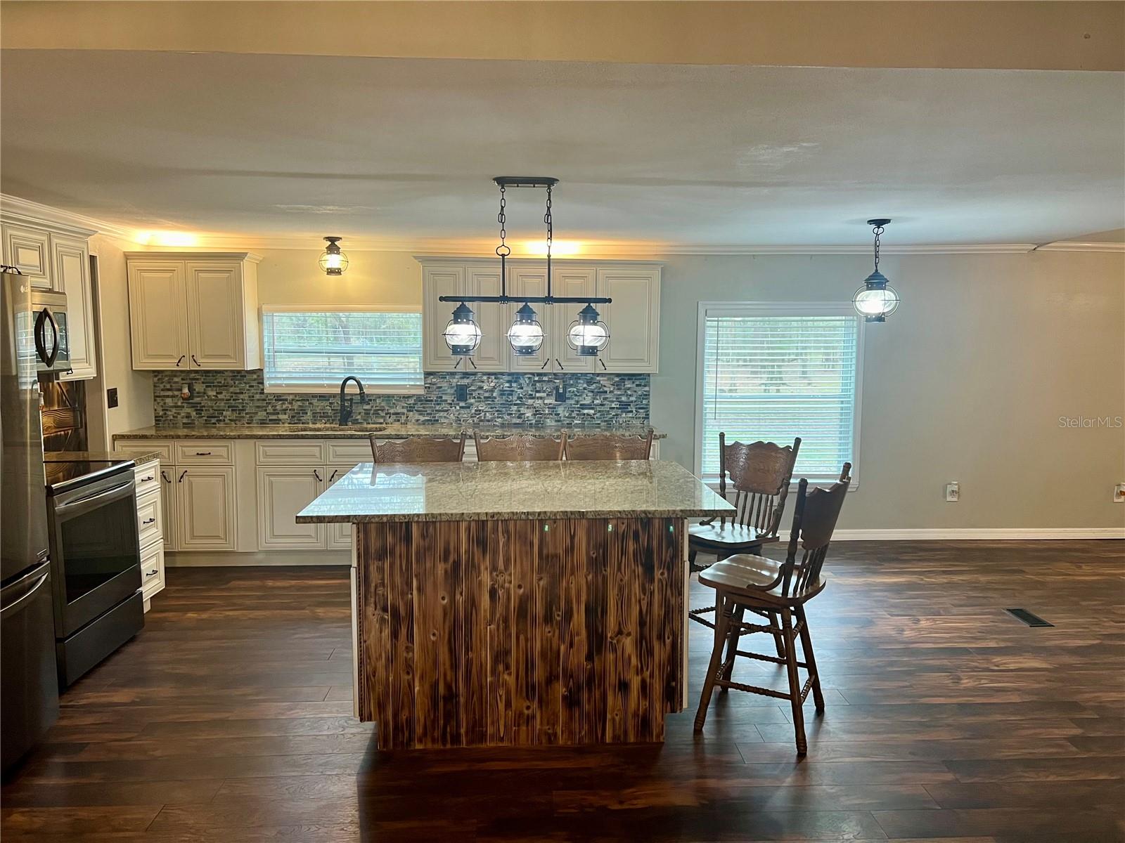 12601 COUNTRYLAND DR