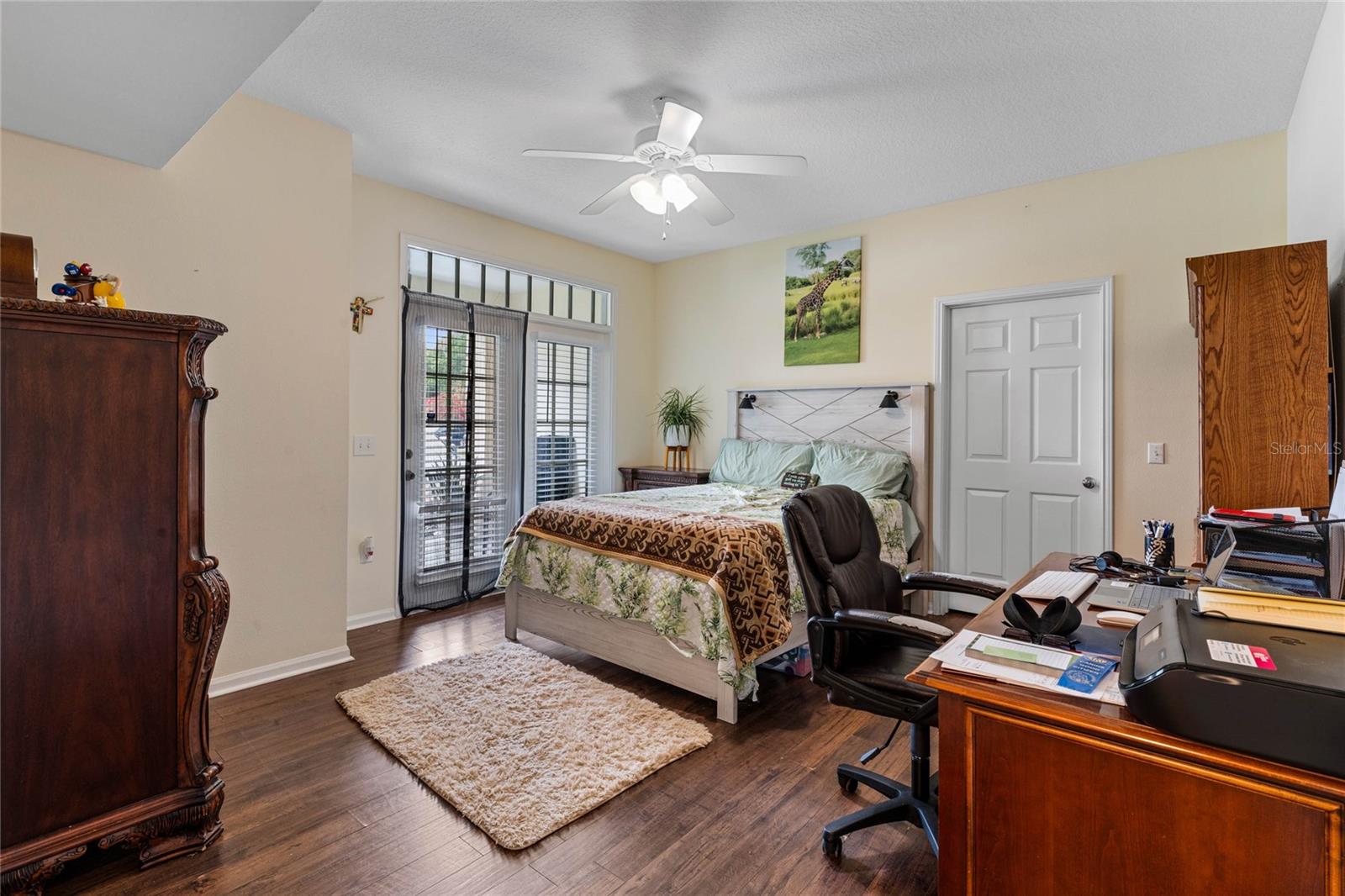 221 LONGVIEW AVE #102