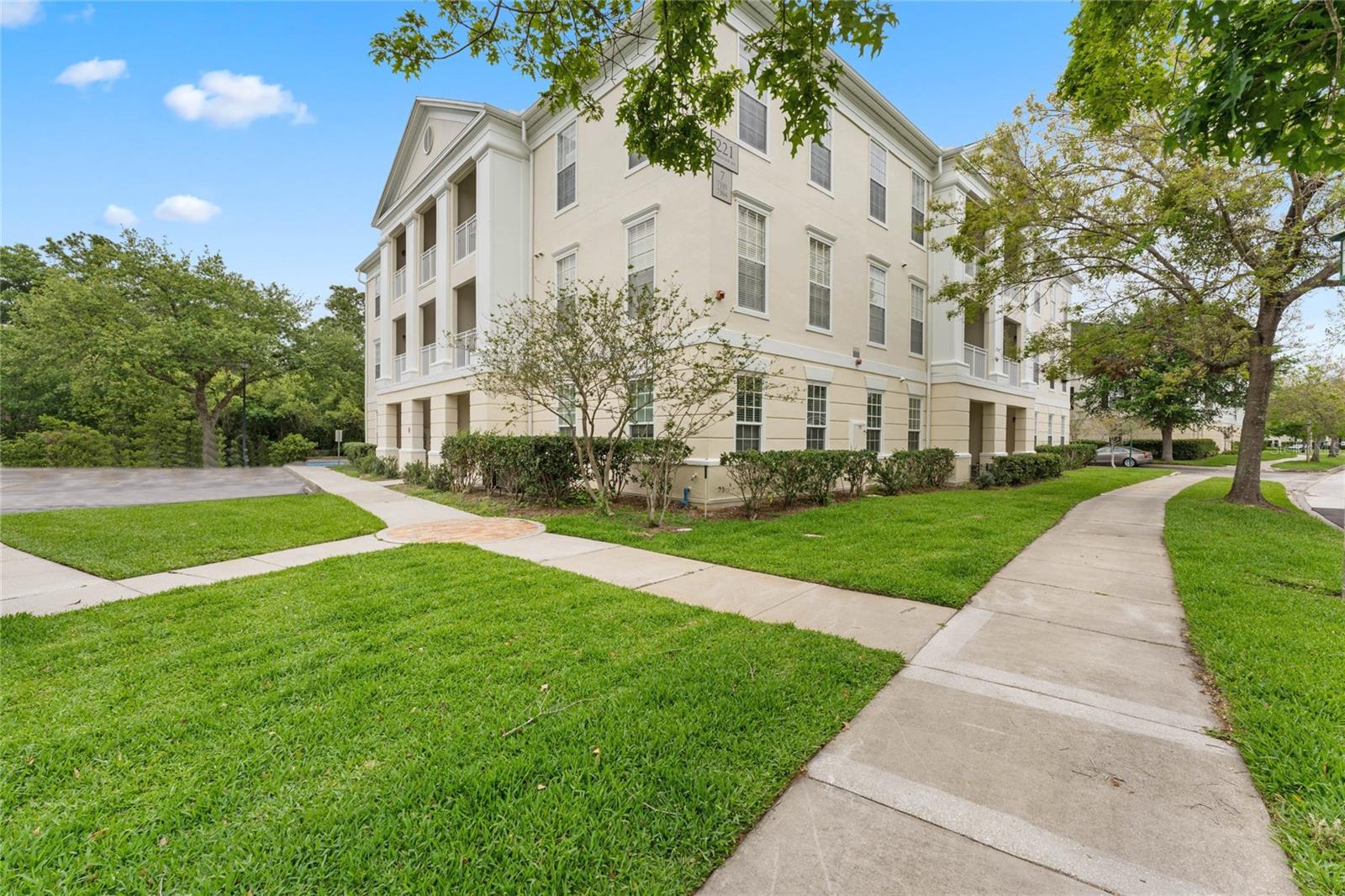 221 LONGVIEW AVE #102