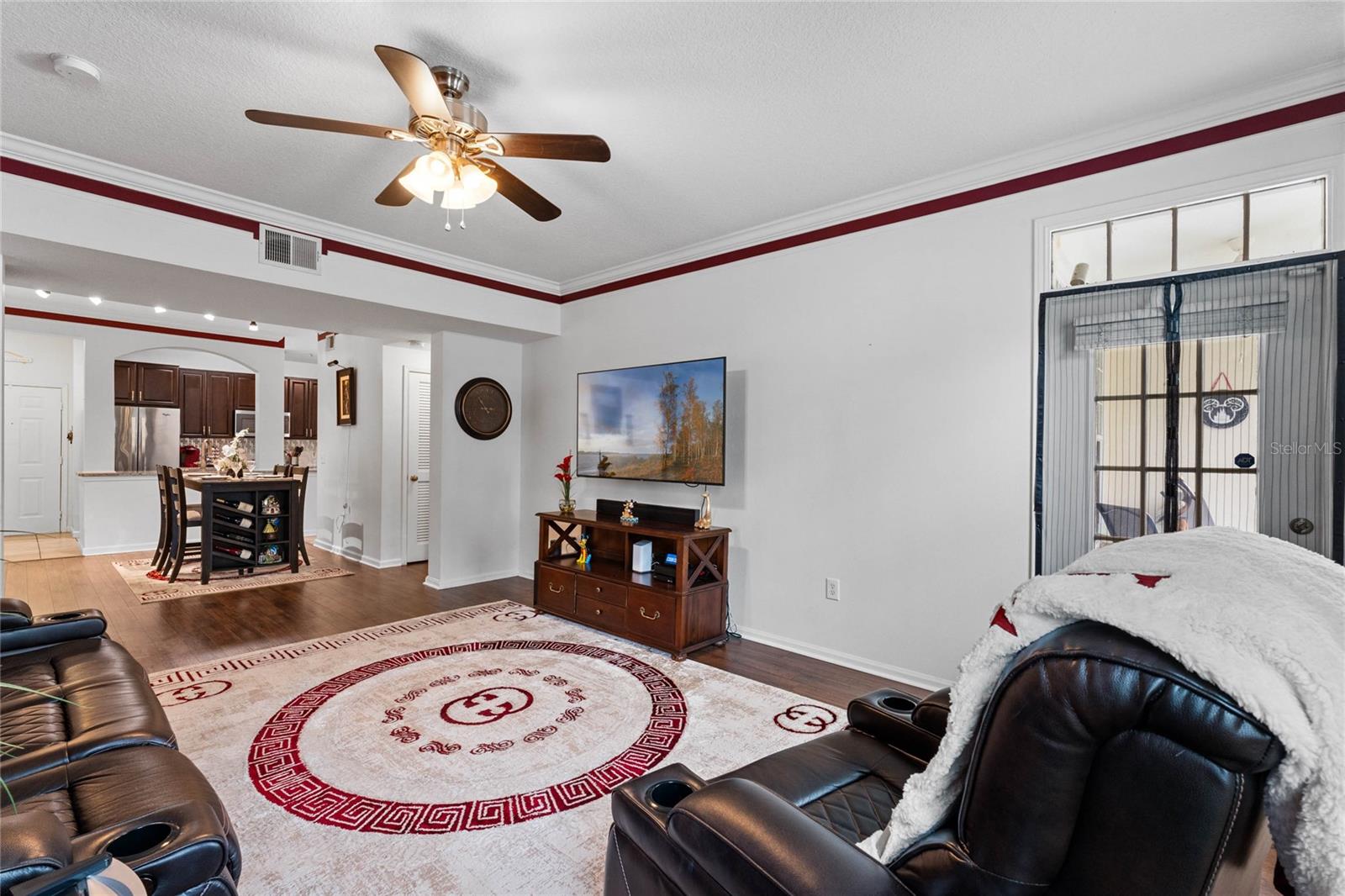 221 LONGVIEW AVE #102