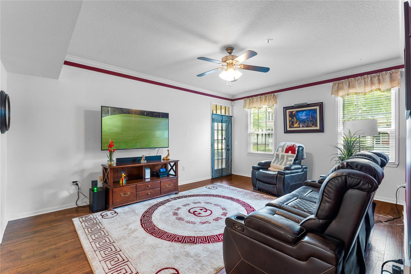 221 LONGVIEW AVE #102