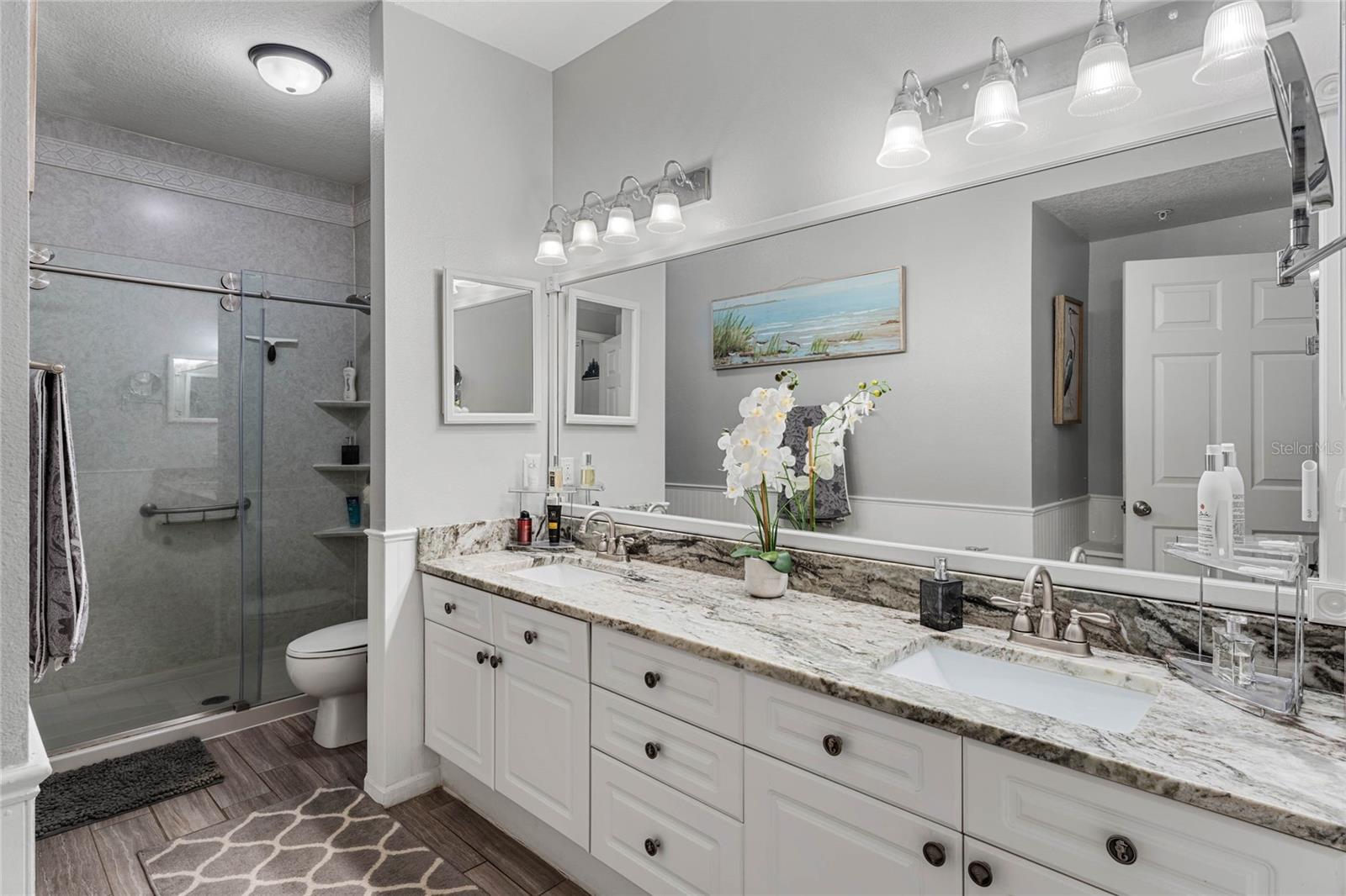 221 LONGVIEW AVE #102