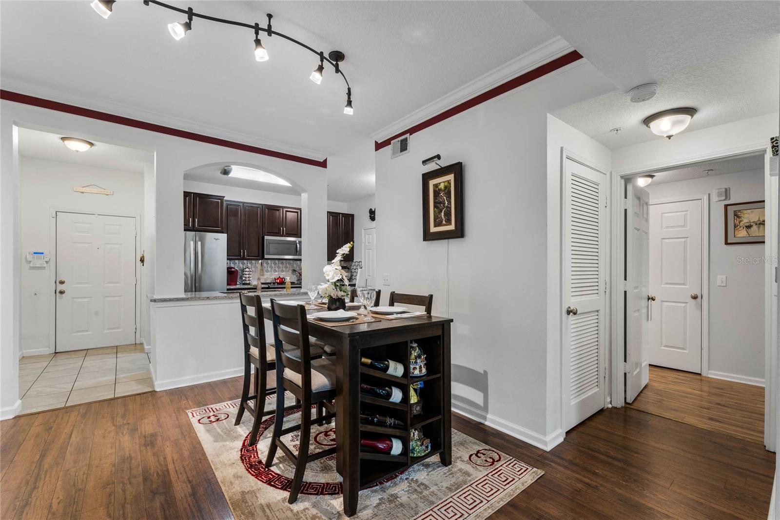 221 LONGVIEW AVE #102