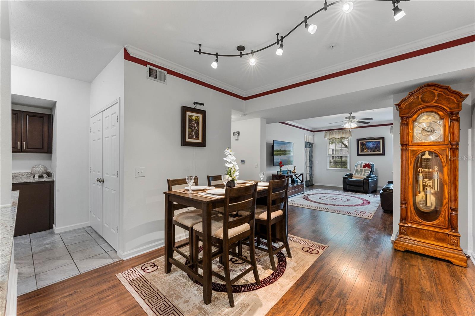 221 LONGVIEW AVE #102