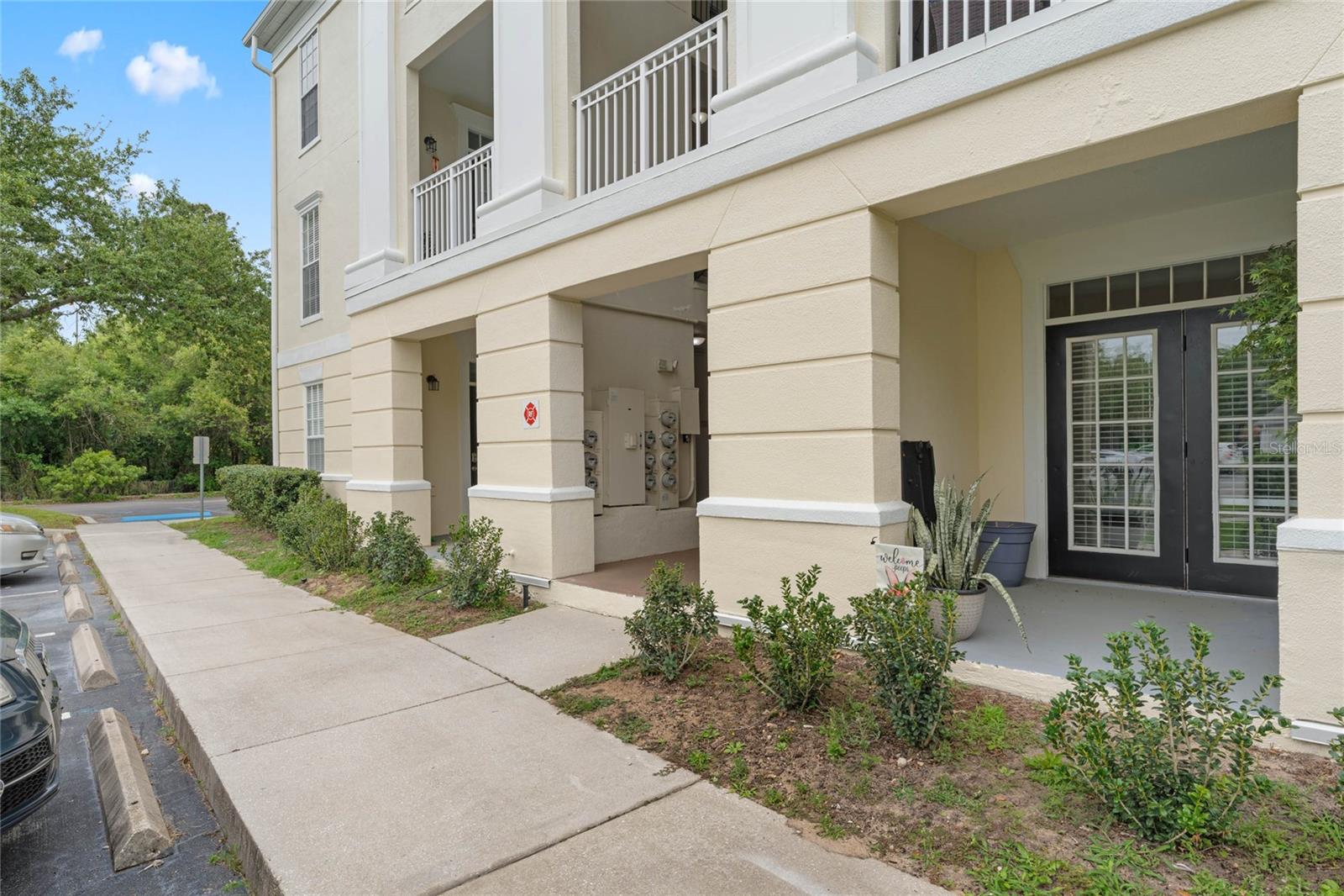 221 LONGVIEW AVE #102