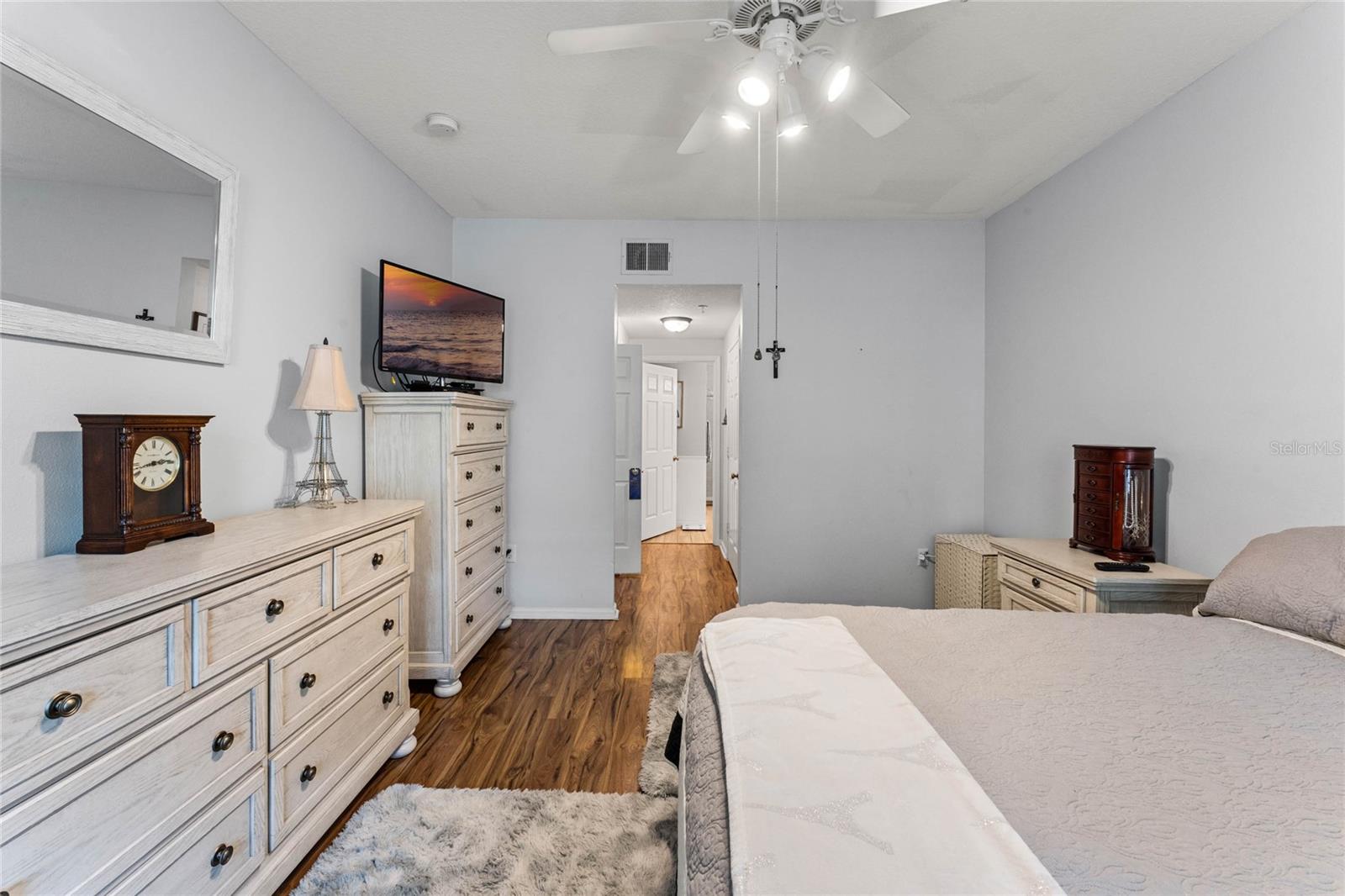 221 LONGVIEW AVE #102