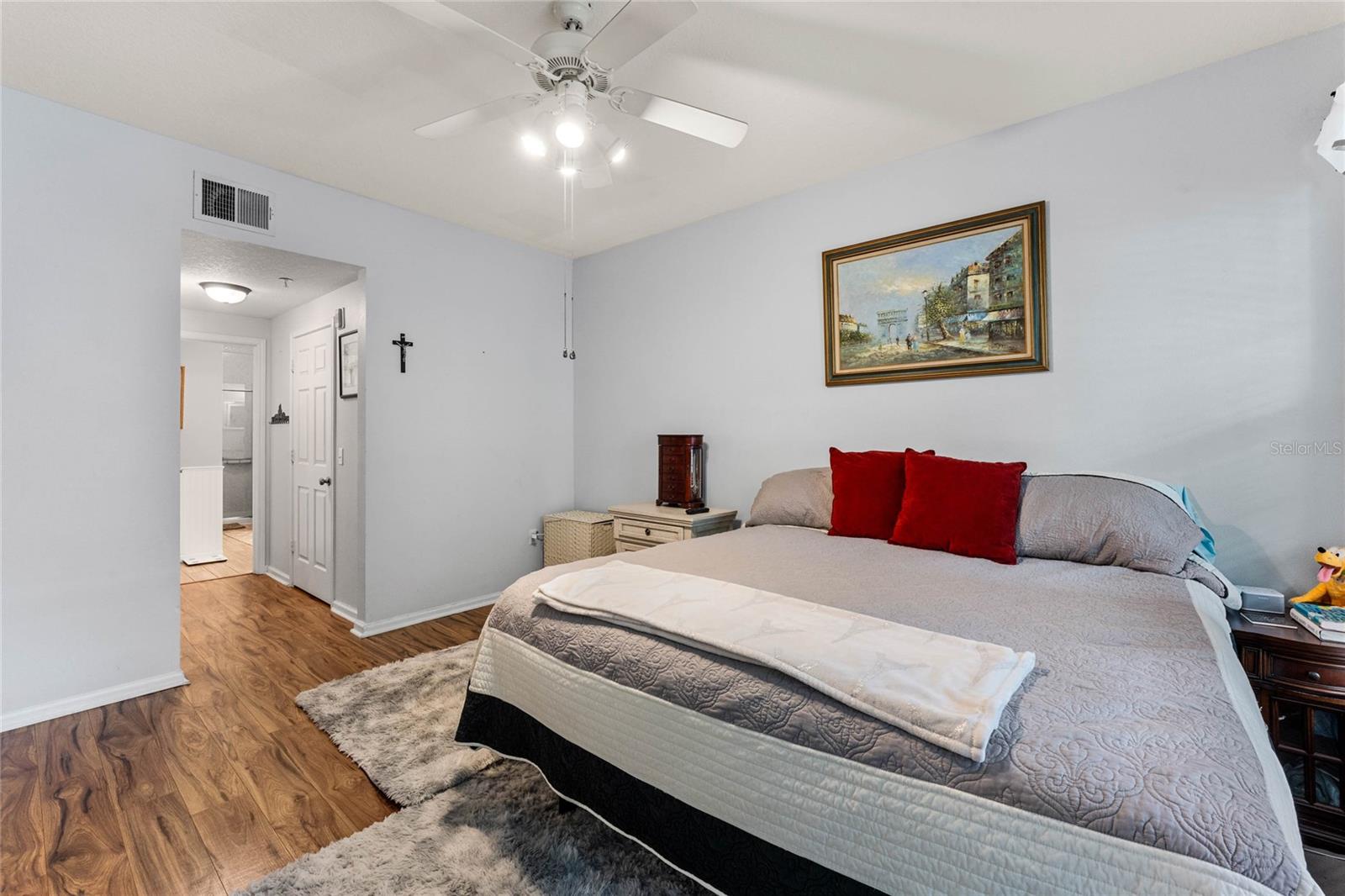 221 LONGVIEW AVE #102