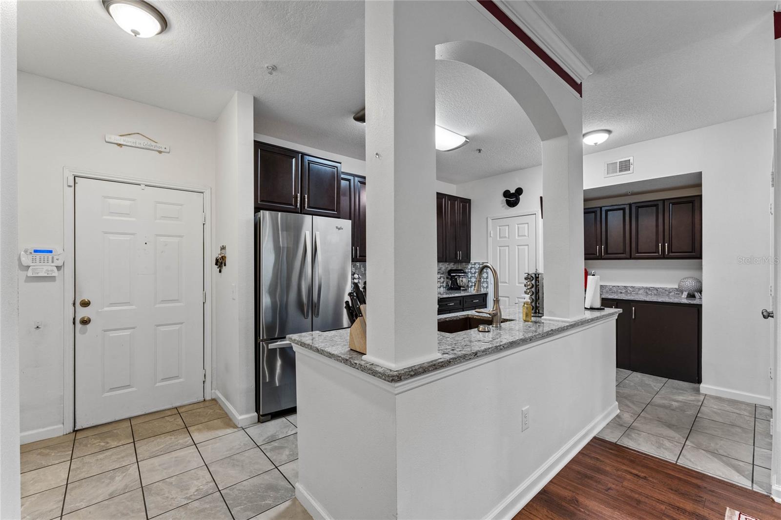 221 LONGVIEW AVE #102