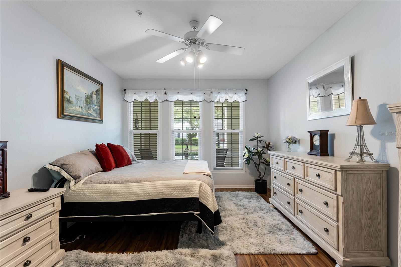 221 LONGVIEW AVE #102