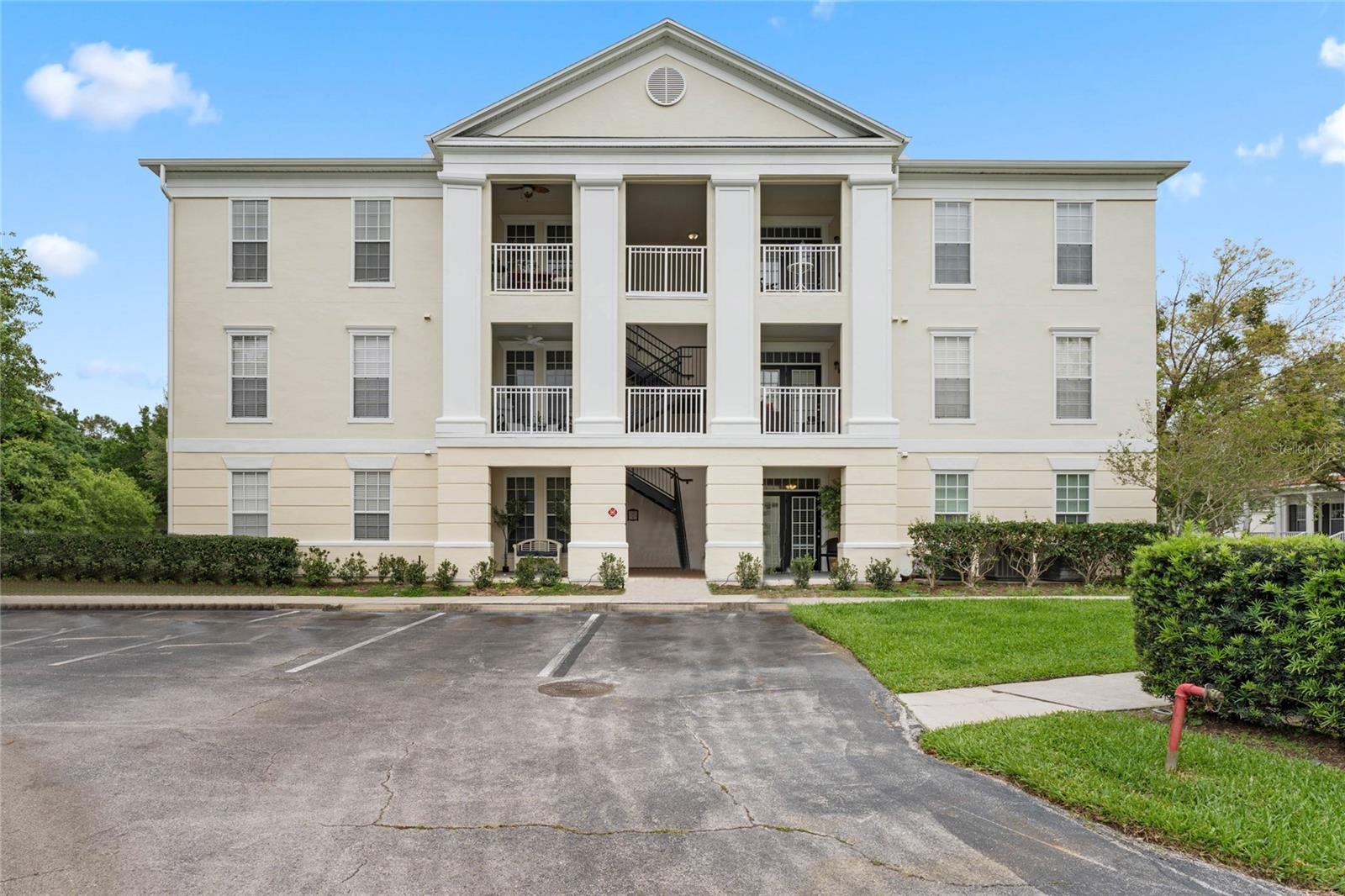 221 LONGVIEW AVE #102