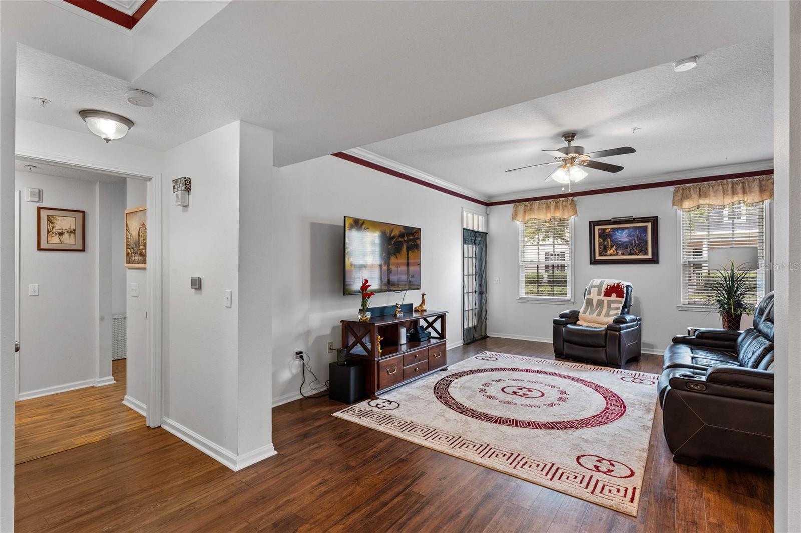 221 LONGVIEW AVE #102