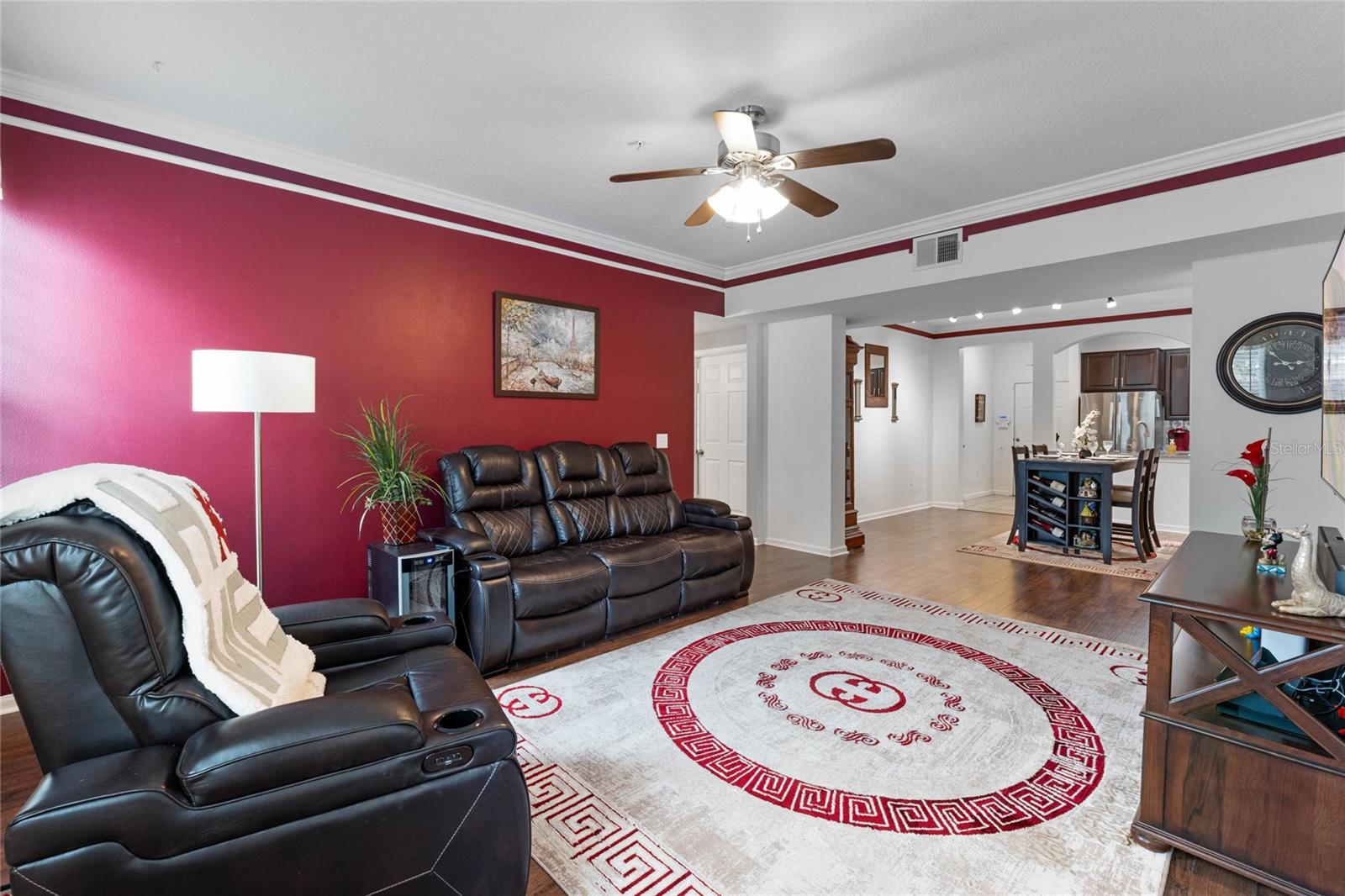 221 LONGVIEW AVE #102