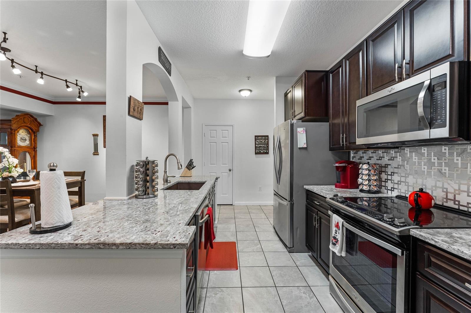 221 LONGVIEW AVE #102