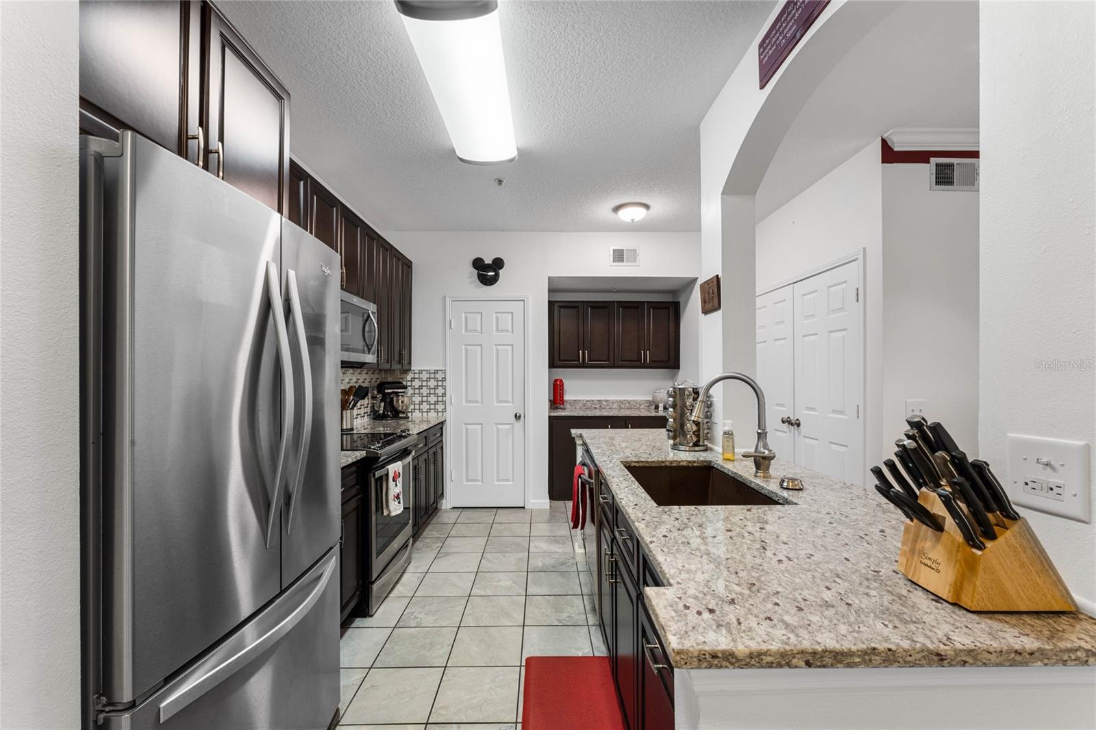 221 LONGVIEW AVE #102