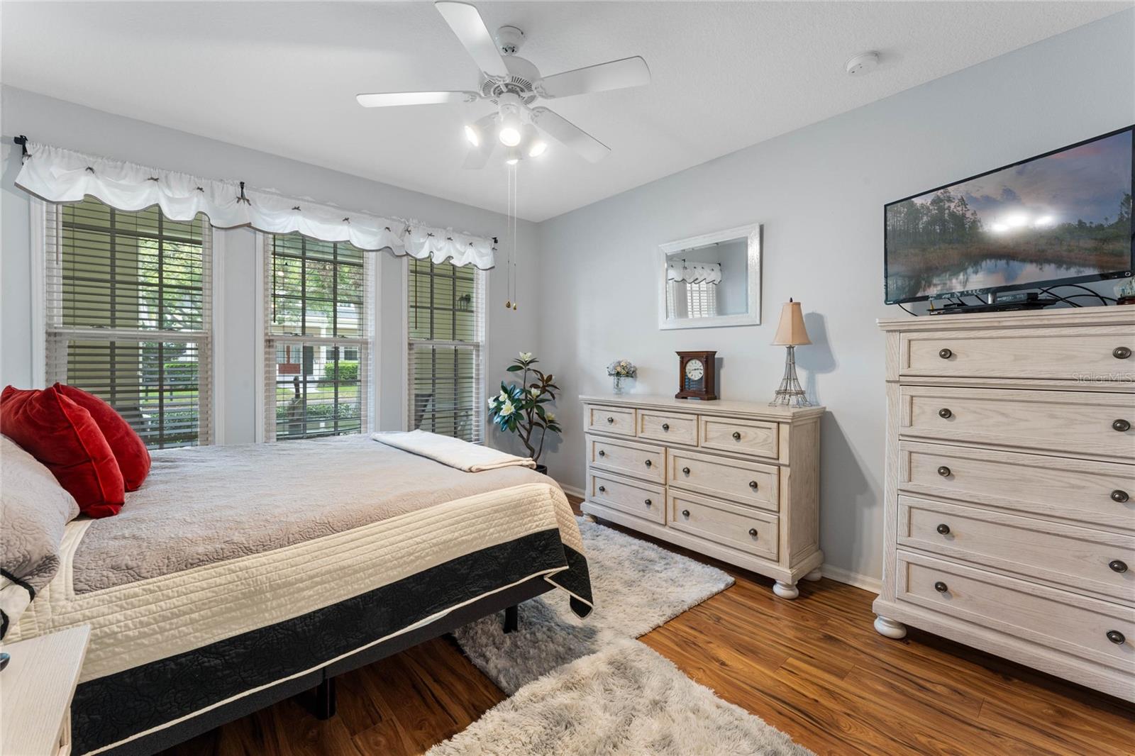 221 LONGVIEW AVE #102