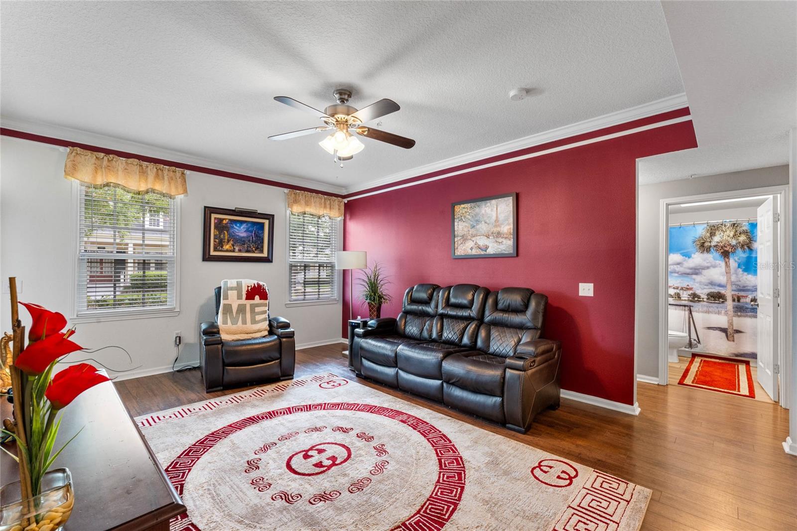 221 LONGVIEW AVE #102