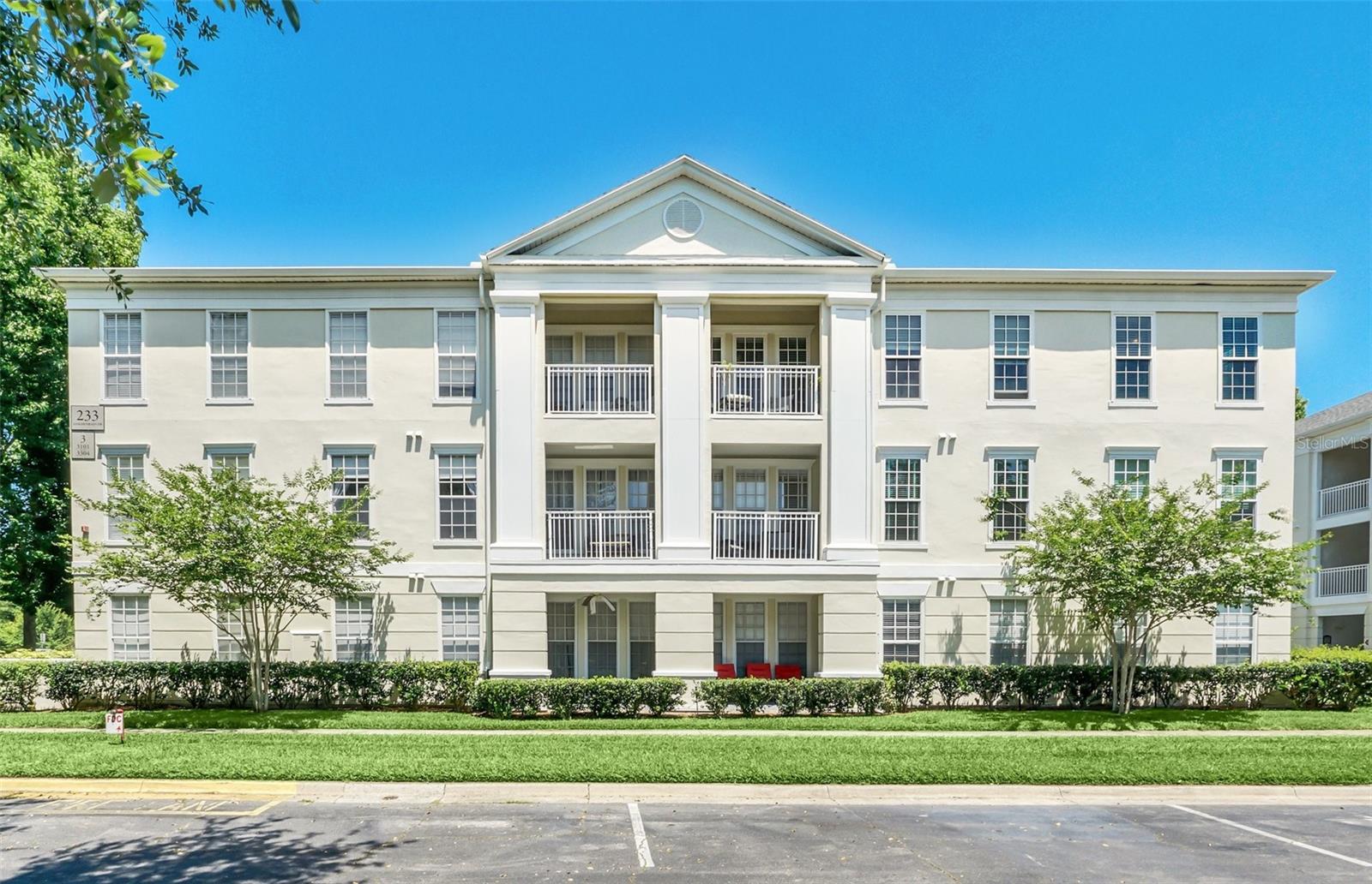 233 GOLDENRAIN DR #304