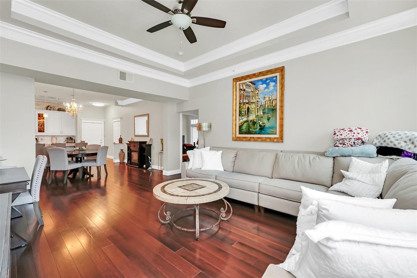 233 GOLDENRAIN DR #304