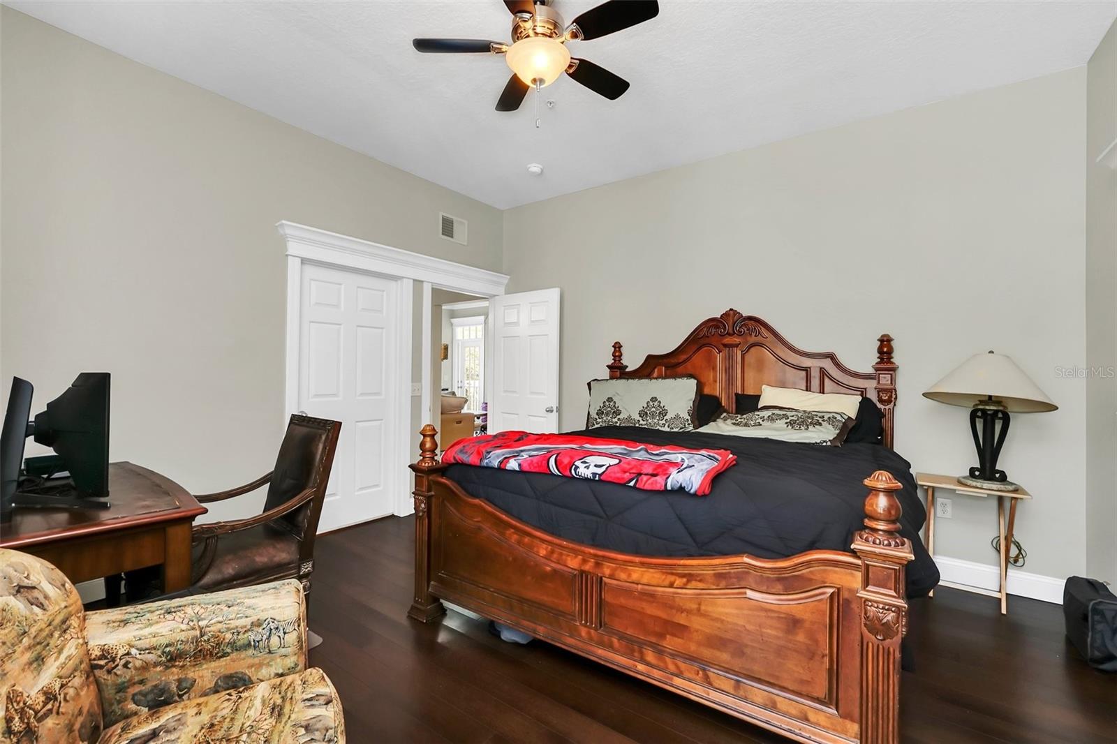 233 GOLDENRAIN DR #304