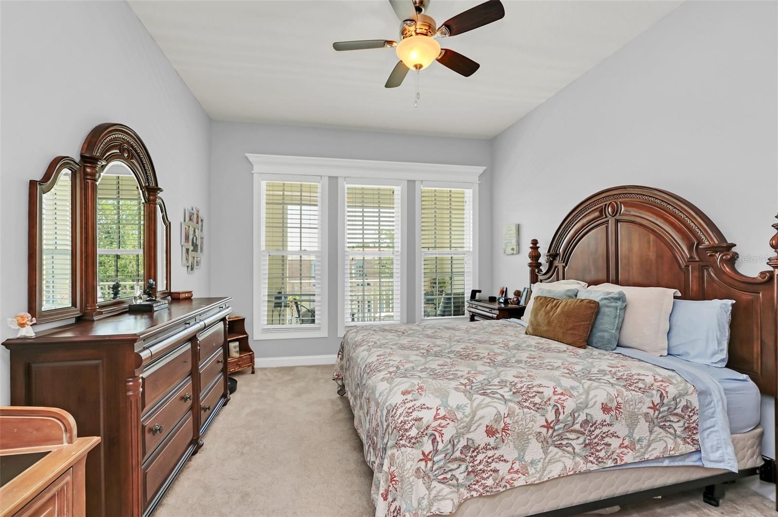 233 GOLDENRAIN DR #304