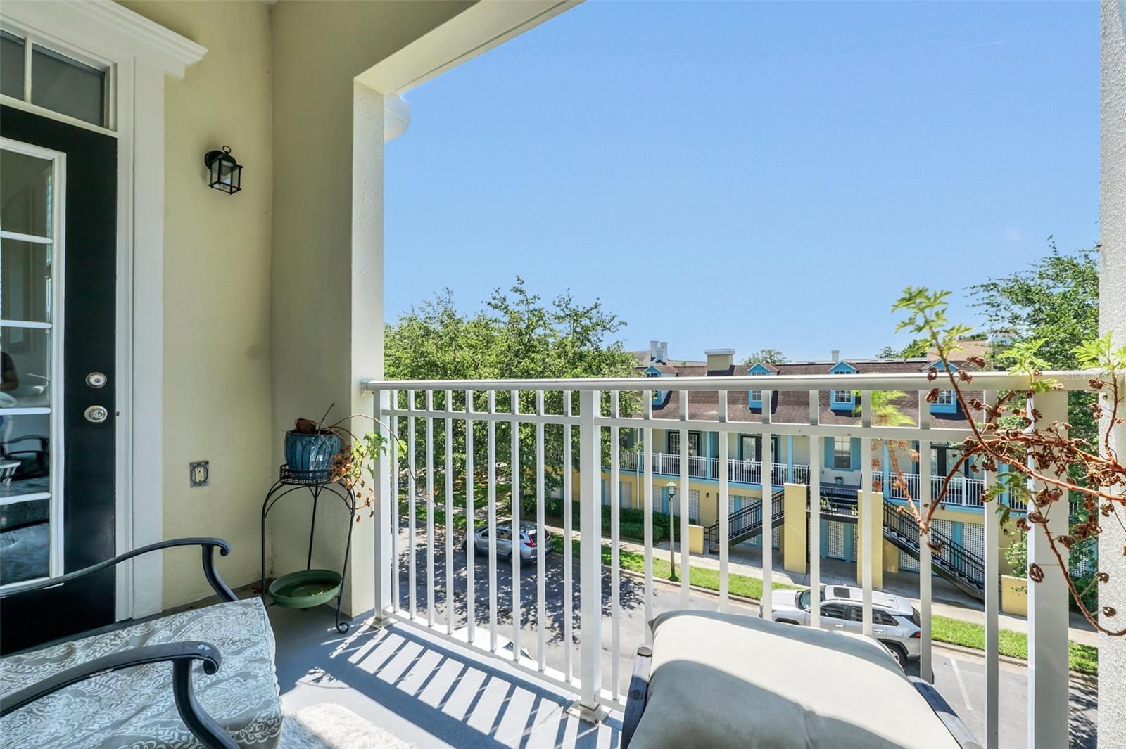 233 GOLDENRAIN DR #304