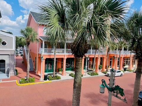 233 GOLDENRAIN DR #304