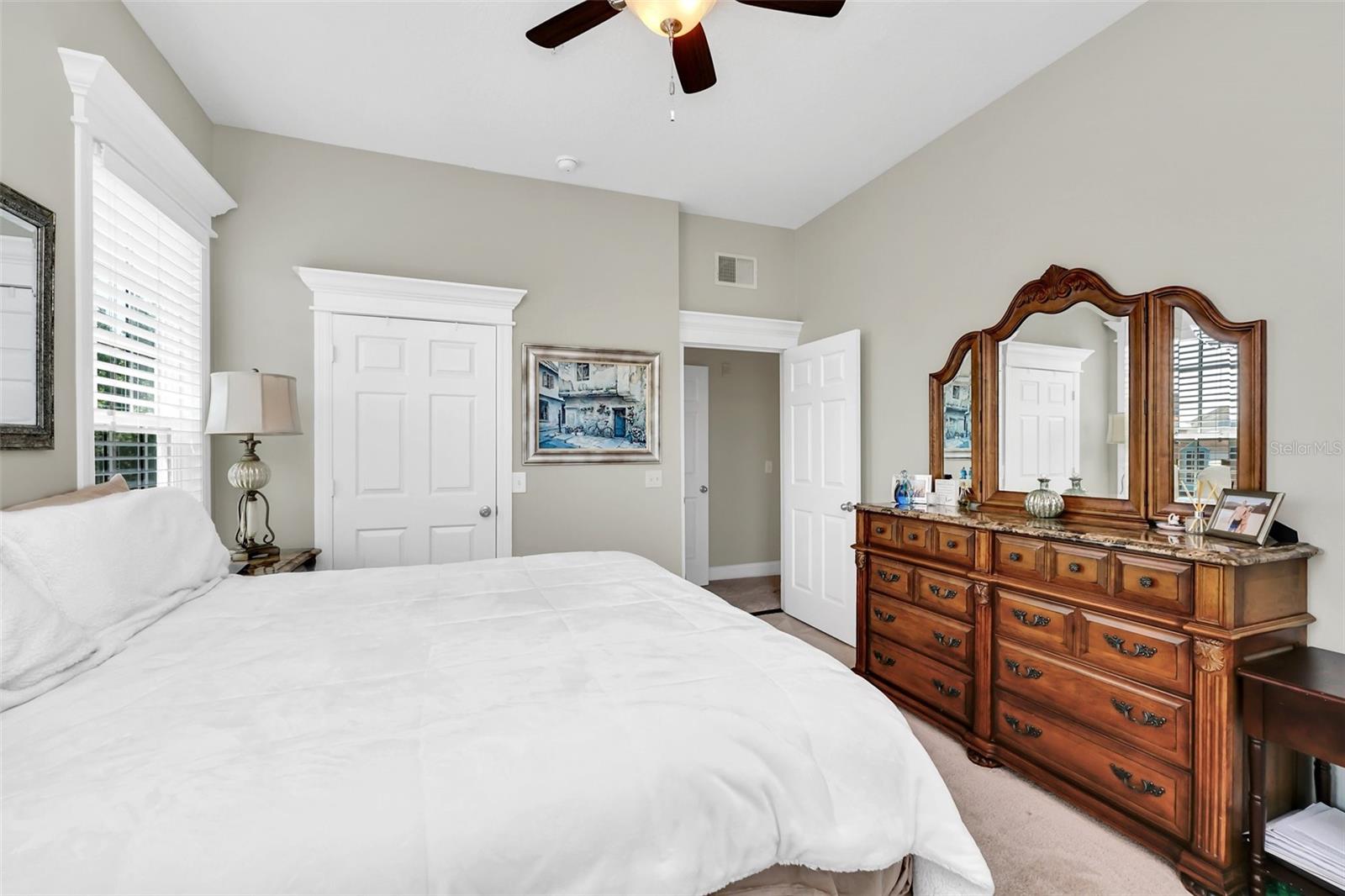 233 GOLDENRAIN DR #304