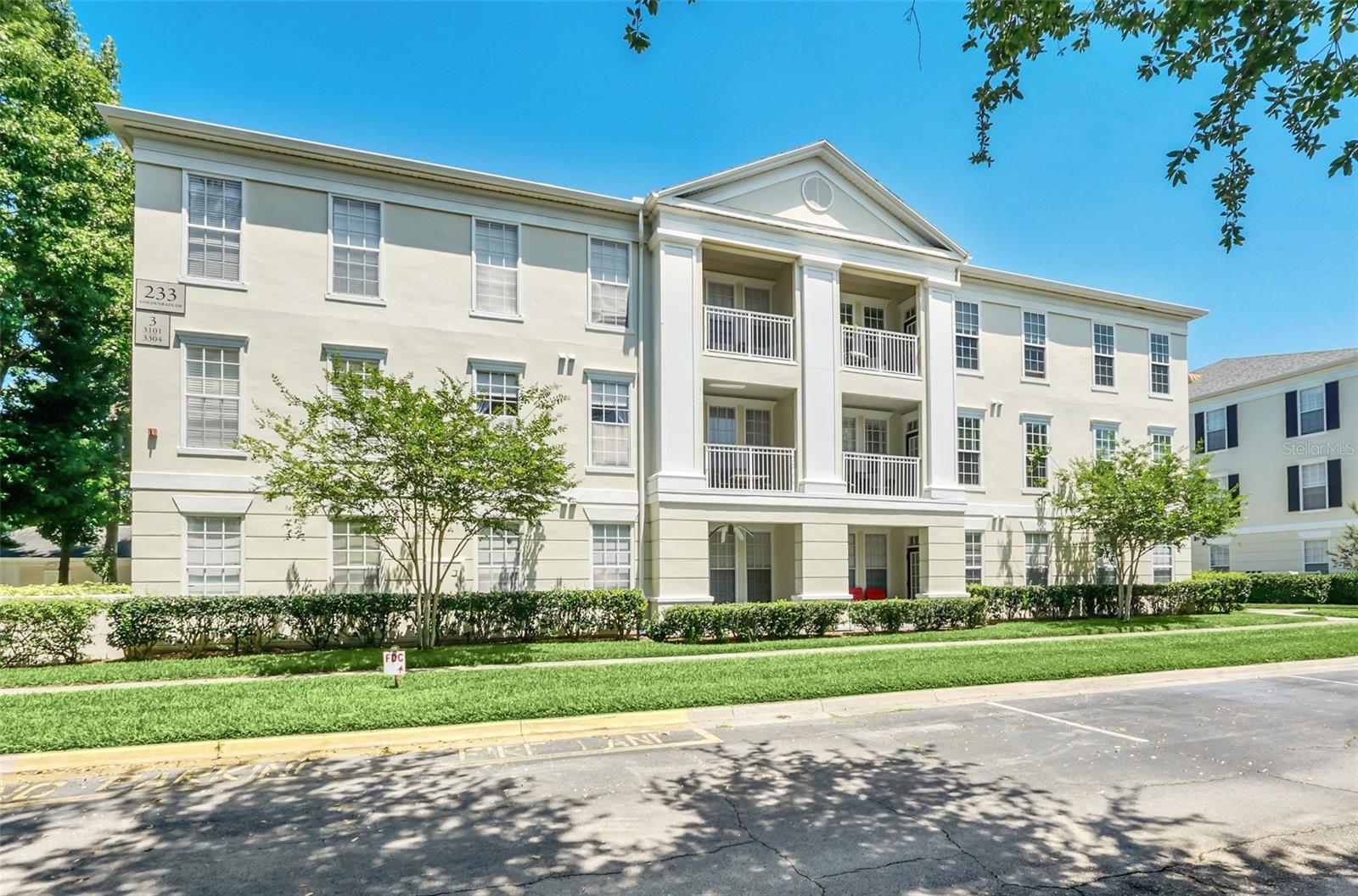 233 GOLDENRAIN DR #304