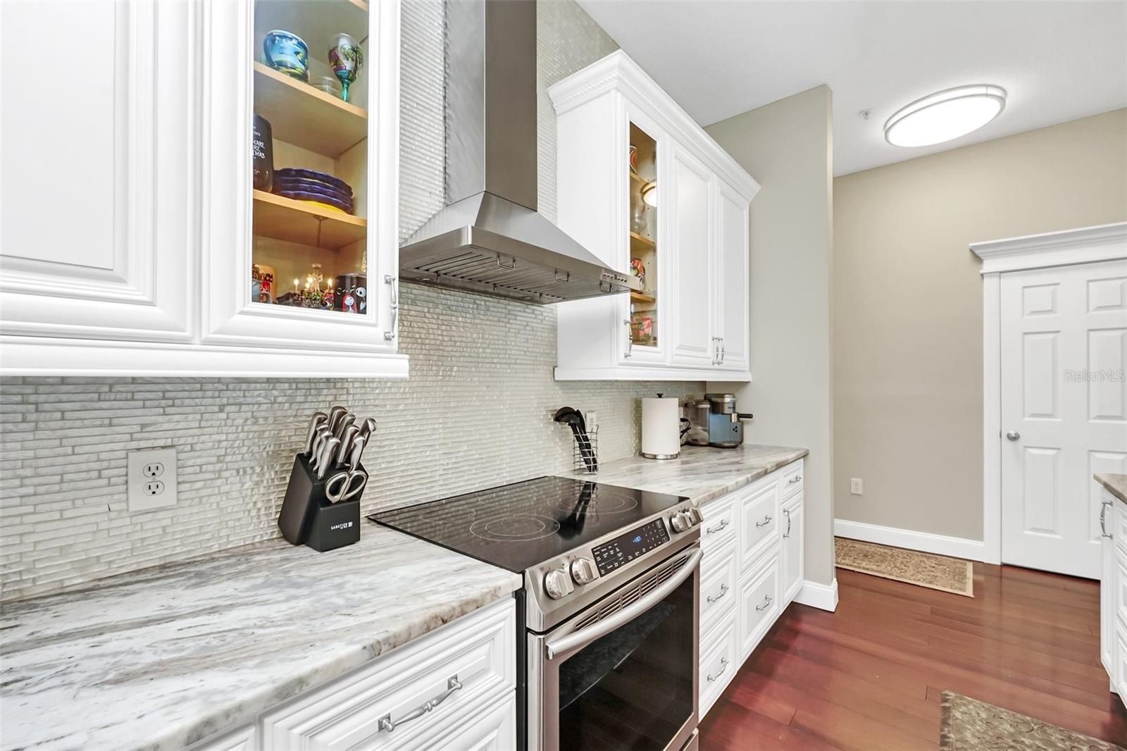 233 GOLDENRAIN DR #304