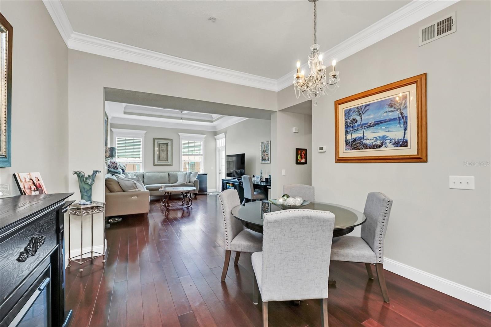 233 GOLDENRAIN DR #304