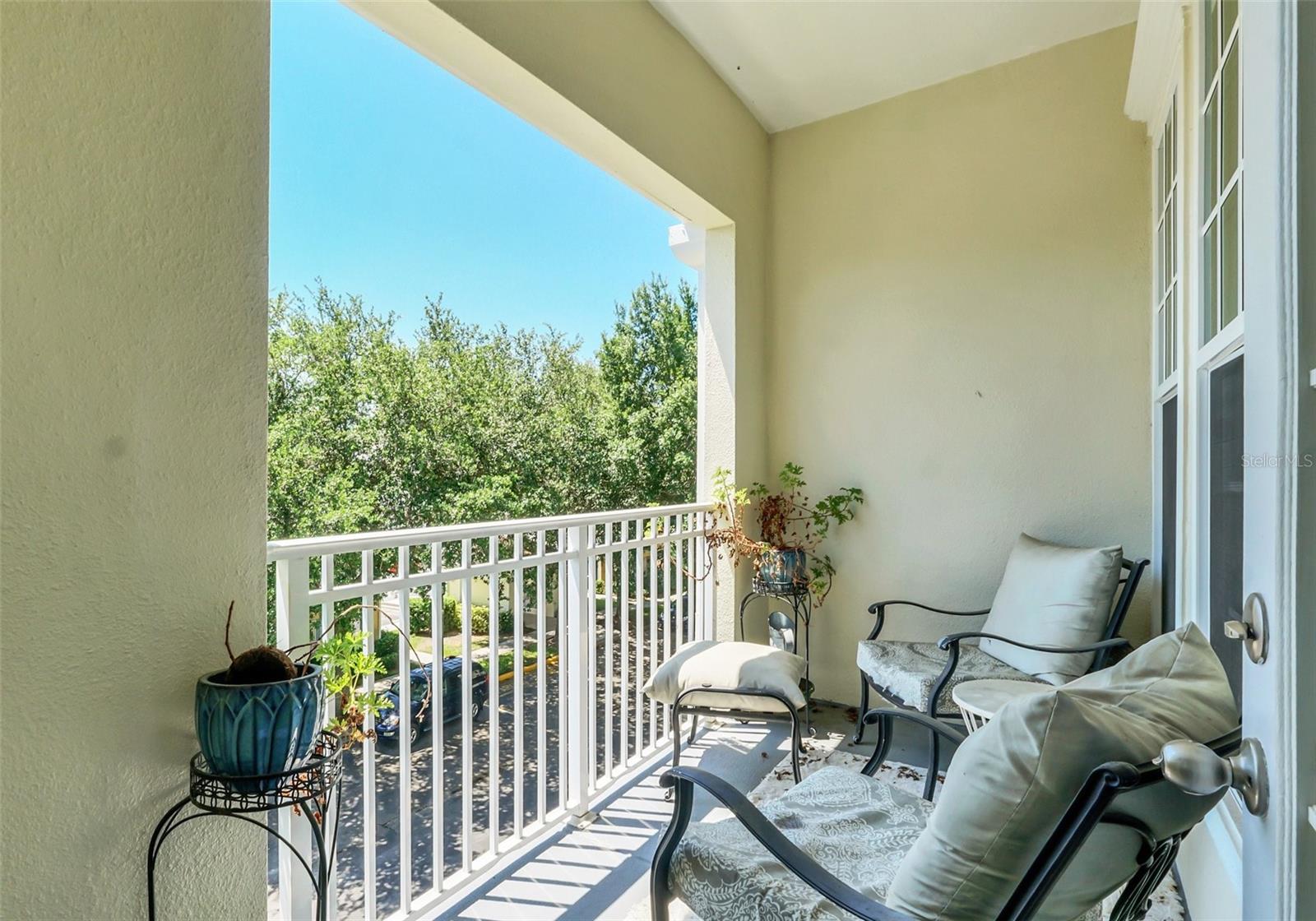 233 GOLDENRAIN DR #304