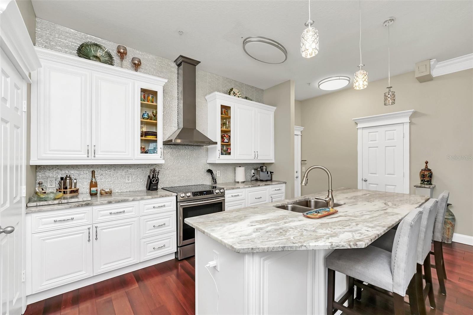 233 GOLDENRAIN DR #304