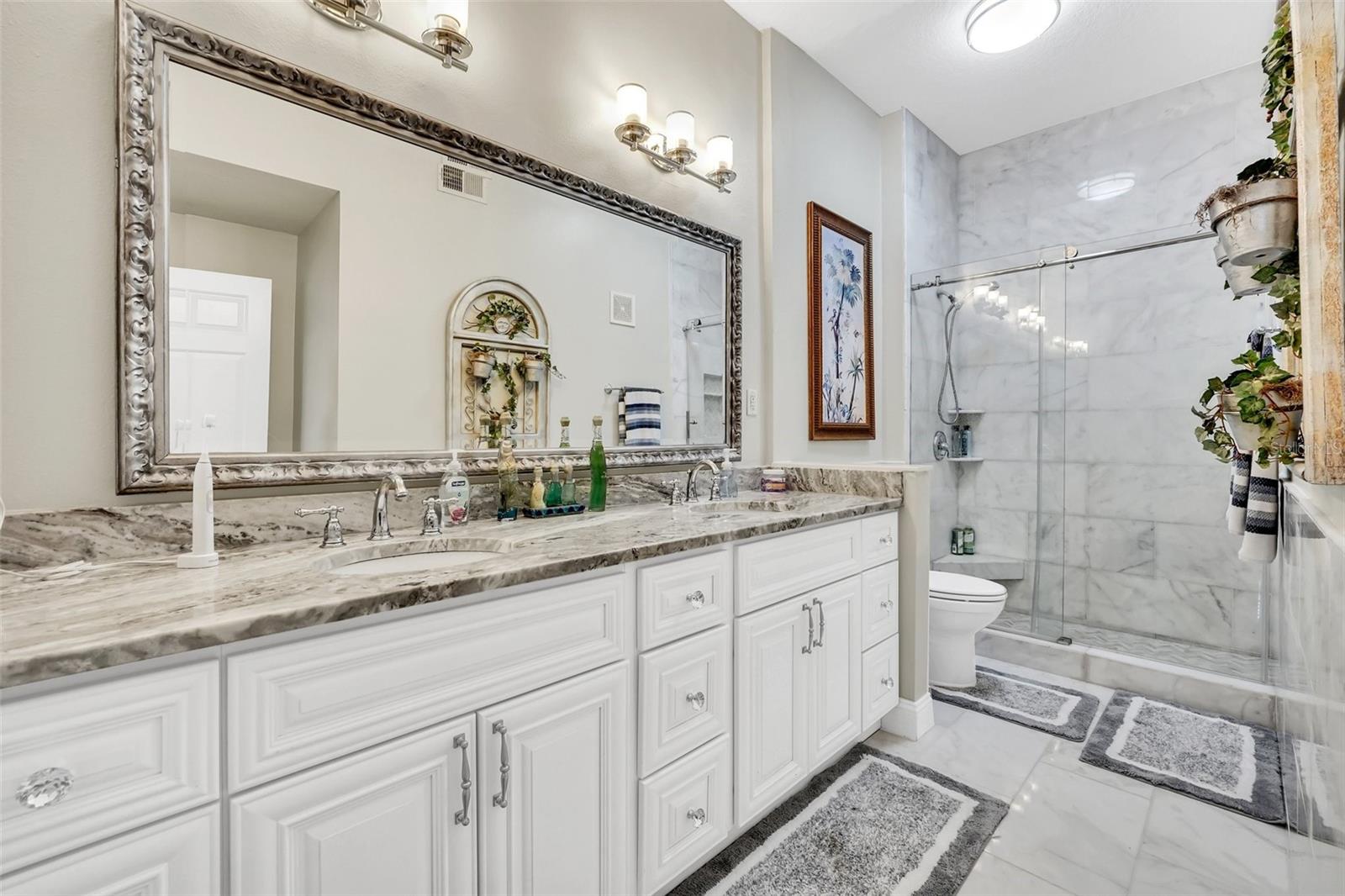 233 GOLDENRAIN DR #304