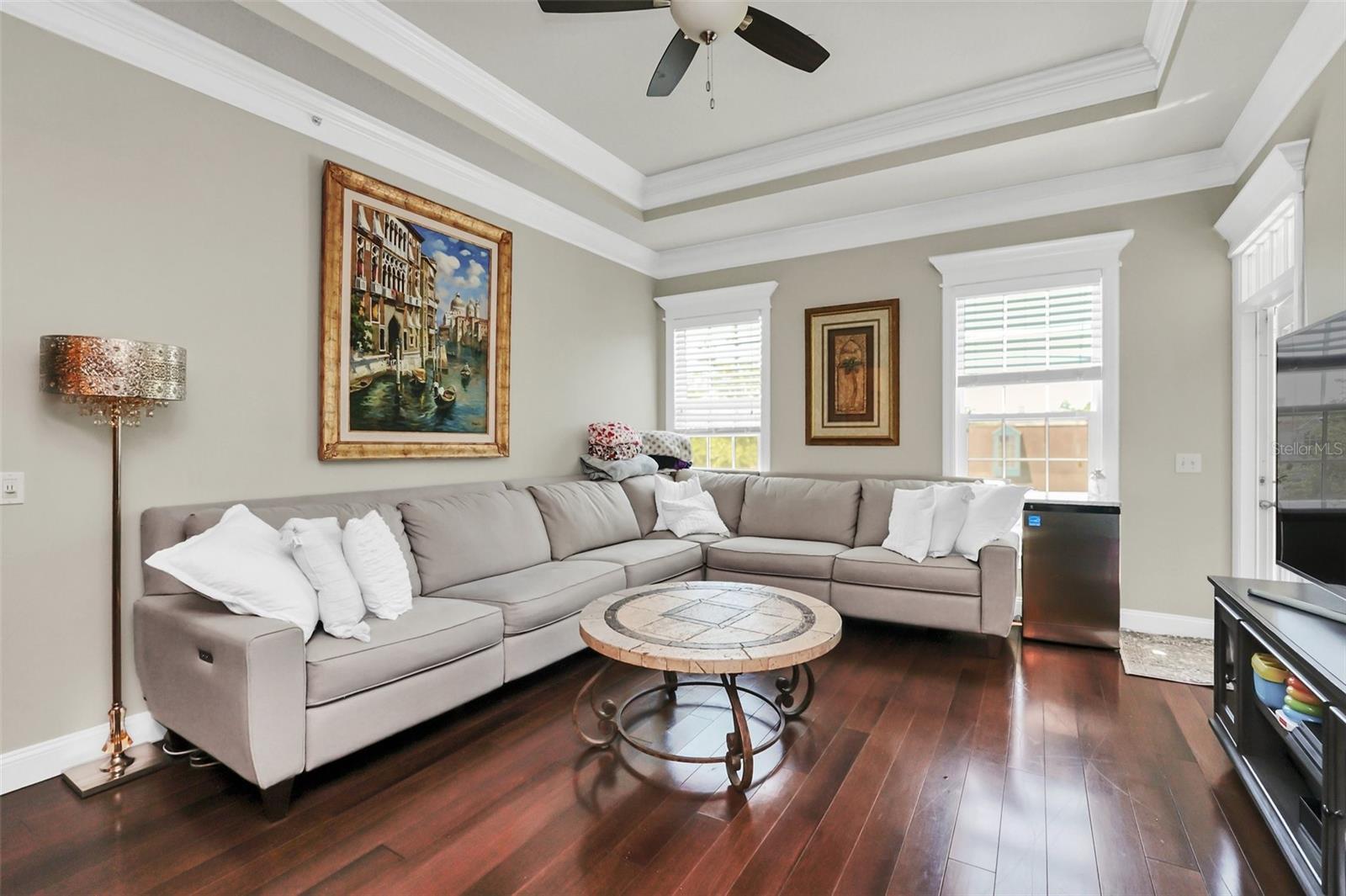 233 GOLDENRAIN DR #304