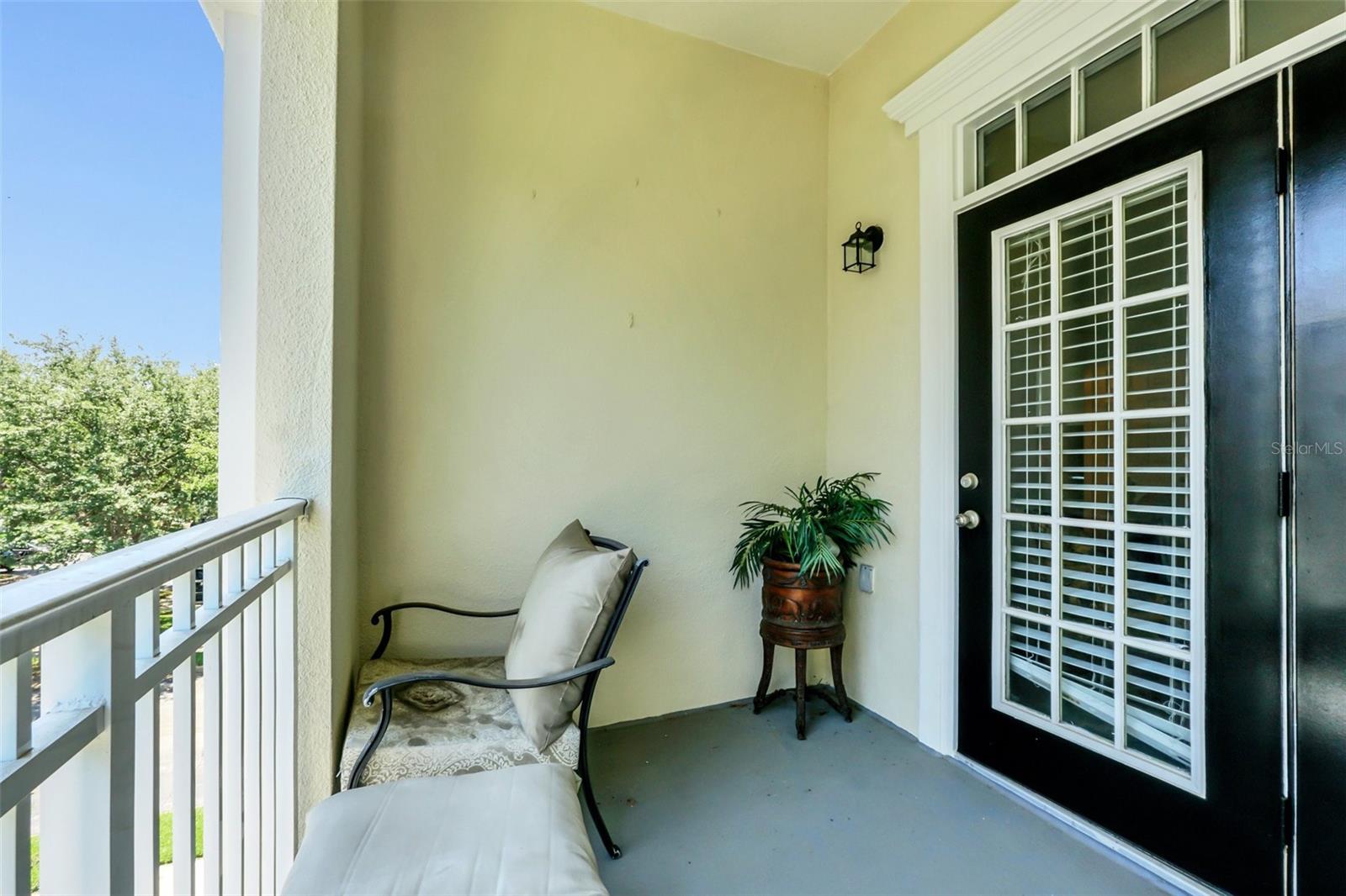 233 GOLDENRAIN DR #304